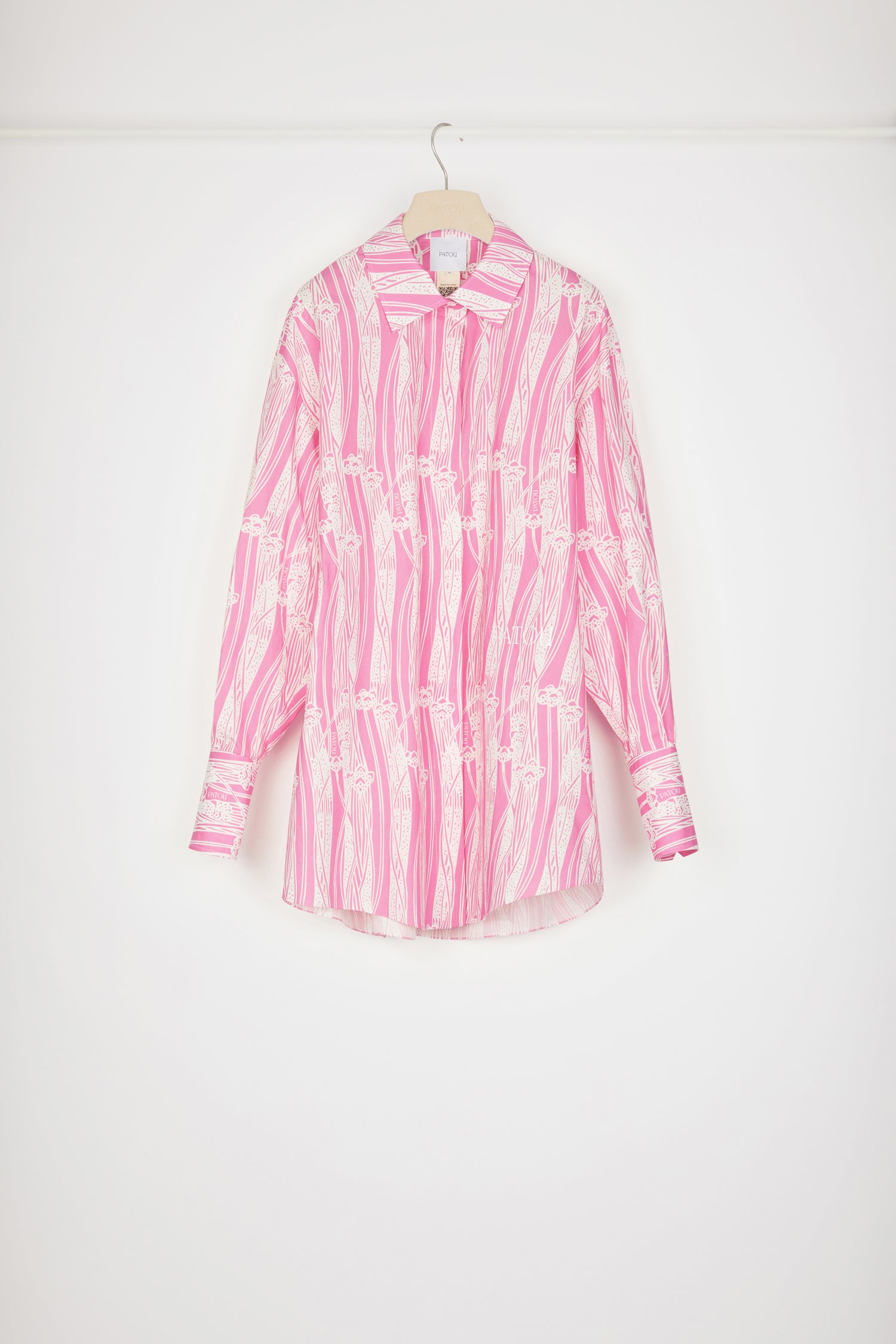 Patou - Mini shirt dress in printed organic cotton - Art Deco Pink - Layered or on its own, a new shape to make your own.Pink organic cotton poplin shirt dress. Seasonal Art Deco print. Short length. Loose silhouette. Shirt collar. Concealed button fastening with JP-engraved buttons. Patou logo embroidered at the front. Signature curved seam at the back. Buttoned cuffs.Loose fit (select one size down for a fitted look).