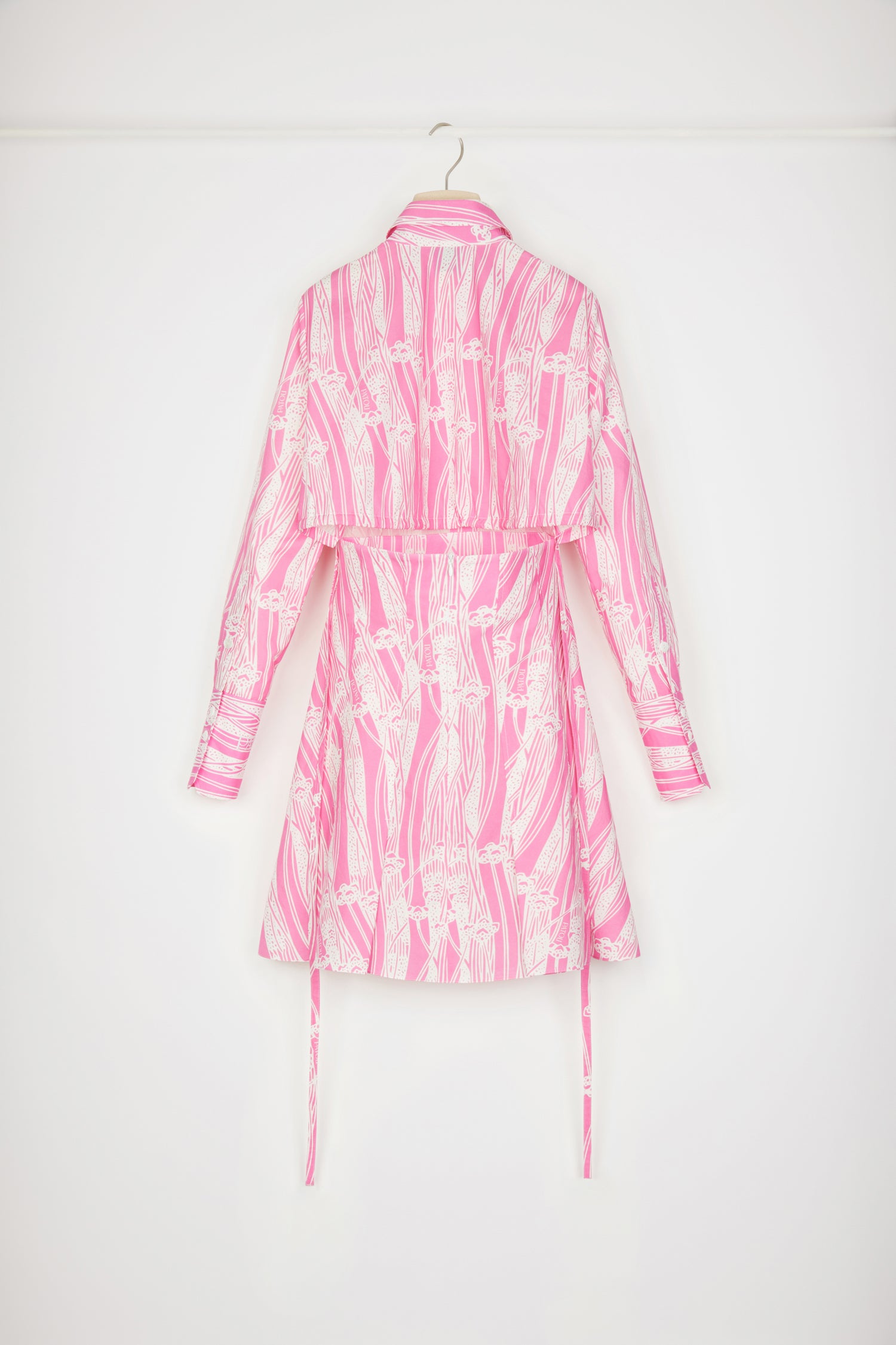 Patou - Pleated shirt dress in printed organic cotton - Art Deco Pink - Cut-outs and pleats make for graceful summertime sculptures.Pink organic cotton shirt dress. Art Deco print. Fitted silhouette. Wide pleats on the front bodice and skirt. Button fastening at the front. Drawstring waist with cut-out at the back and belt at the waist. Zip fastening at the back of the skirt. Wide buttoned cuffs.Fitted at the waist.