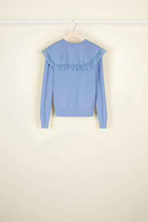 Maglia leggera con collo crochet