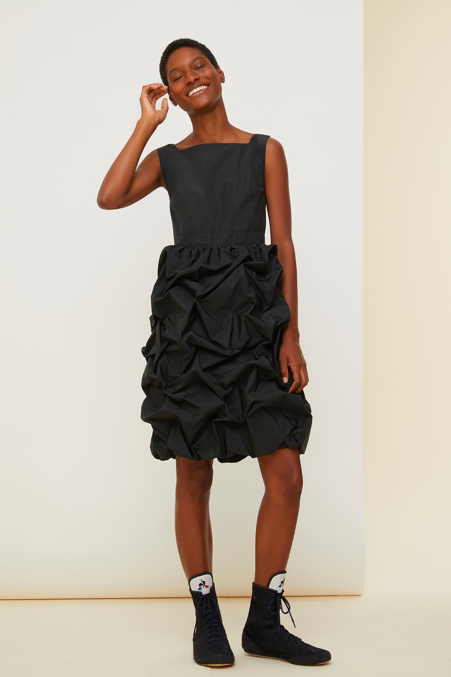 Patou - Faille-Ballonrock-Kleid - Black - Ein Ballonrock um das Kleine Schwarze neu zu erfinden.  Schwarzes Faille-Kleid aus Polyester. Quadratischer Ausschnitt vorne, V-Ausschnitt hinten. Reißverschluss hinten. Ballonrock mit Midi-Rocksaum.