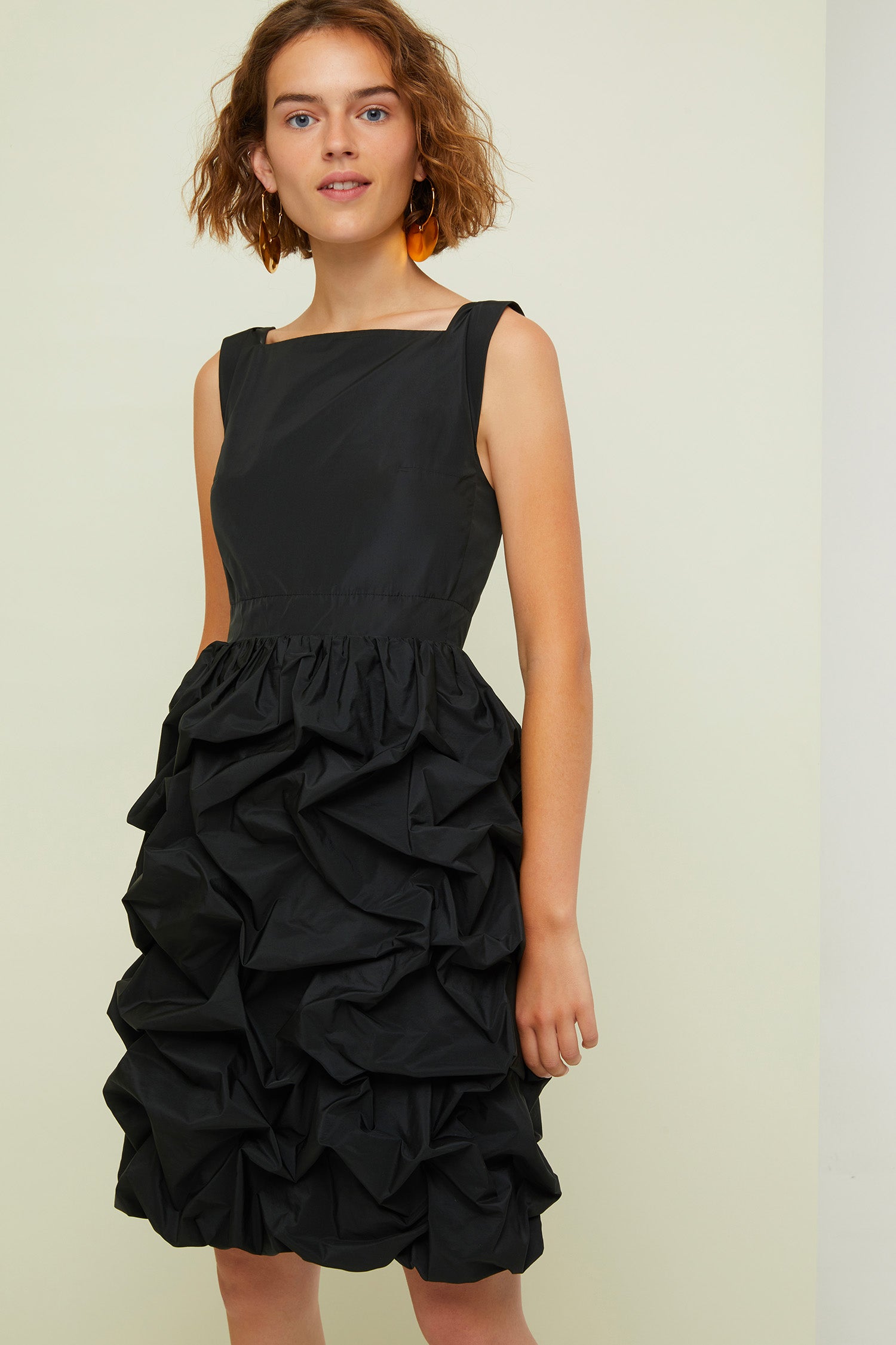 Patou - Faille-Ballonrock-Kleid - Black - Ein Ballonrock um das Kleine Schwarze neu zu erfinden.  Schwarzes Faille-Kleid aus Polyester. Quadratischer Ausschnitt vorne, V-Ausschnitt hinten. Reißverschluss hinten. Ballonrock mit Midi-Rocksaum.