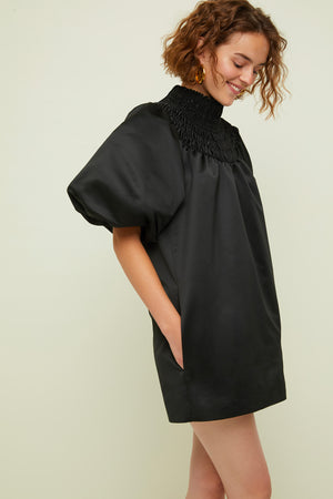 Vestito corto in raso con collo in nido d'ape