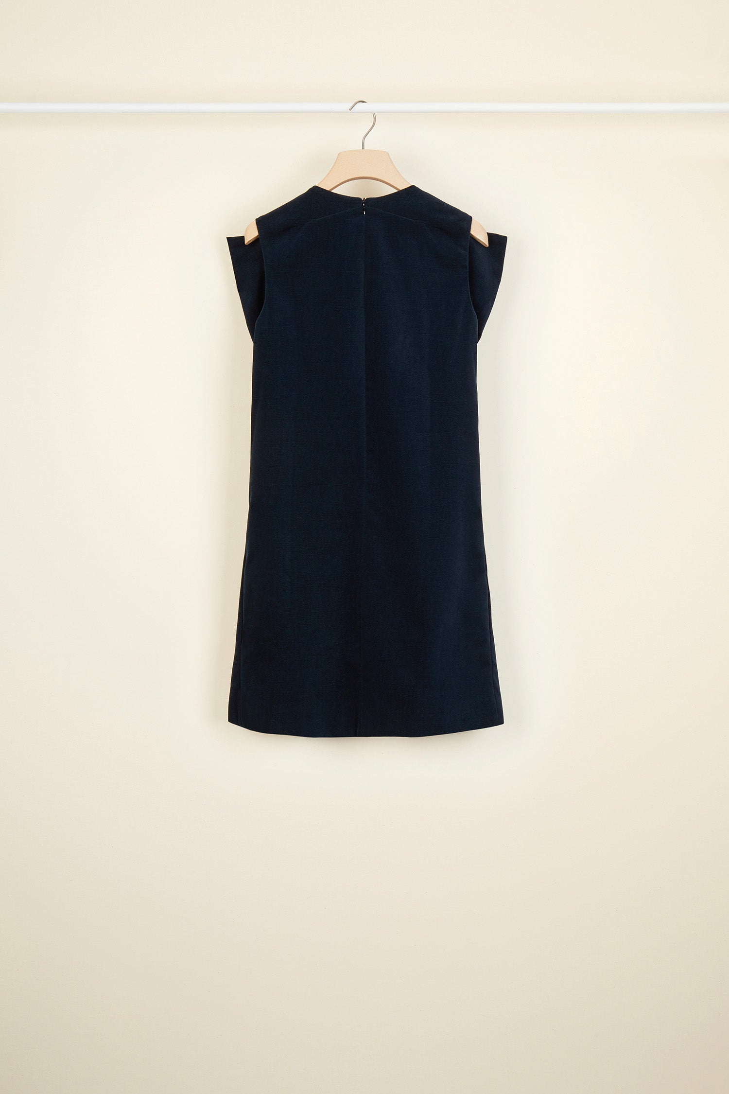 Patou - Oversized bow velvet mini dress - Storm - Charming and dramatic: the oversized velvet bow.Storm velvet sleeveless mini dress. Oversized bow at the front. Zip fastening at the back. Fully lined.