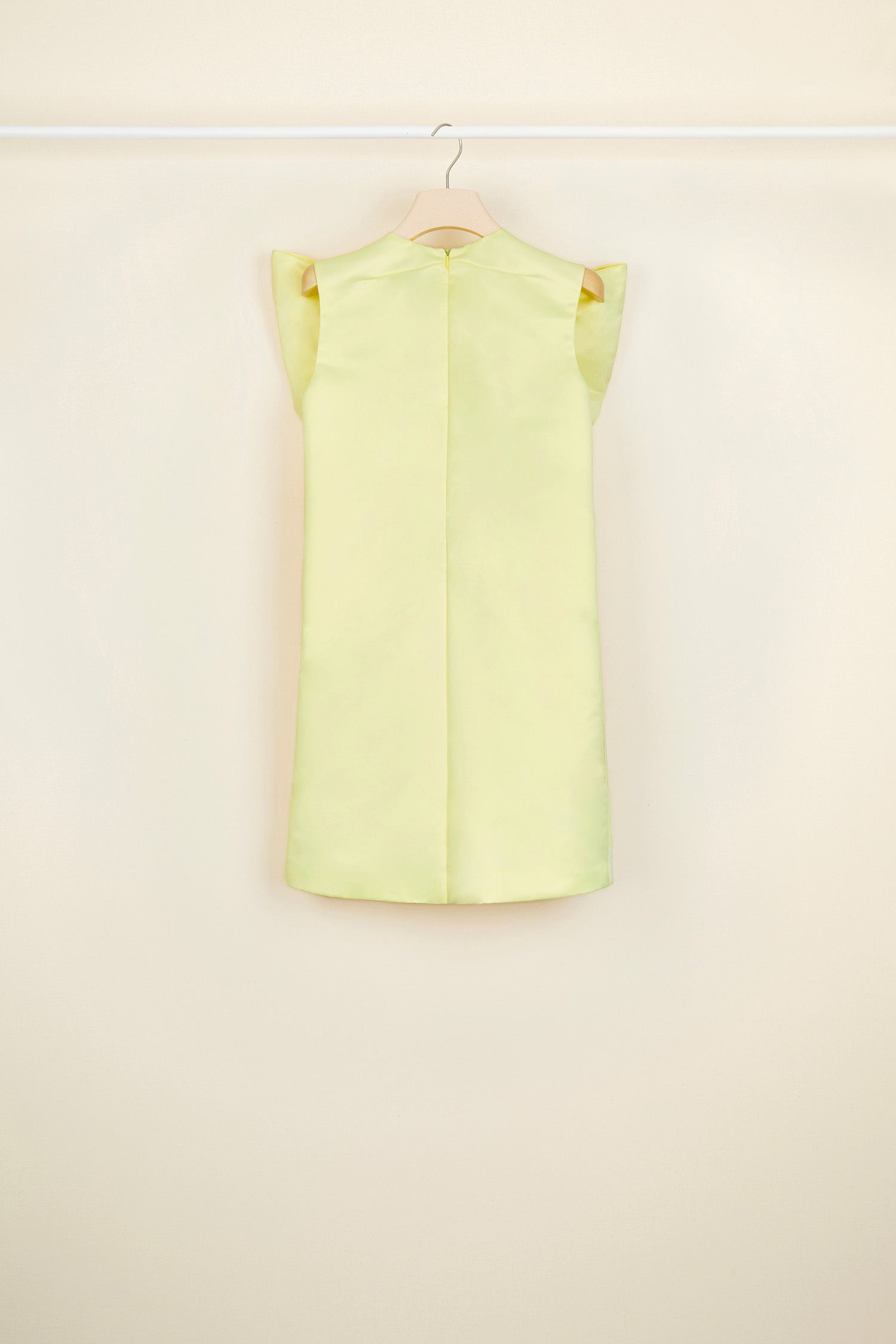 Patou - Oversized bow satin mini dress - Straw Yellow - Charming and dramatic: the oversized satin bow.  Straw yellow duchesse satin mini dress. Oversized bow at the front. Zip fastening at the back. Fully lined.