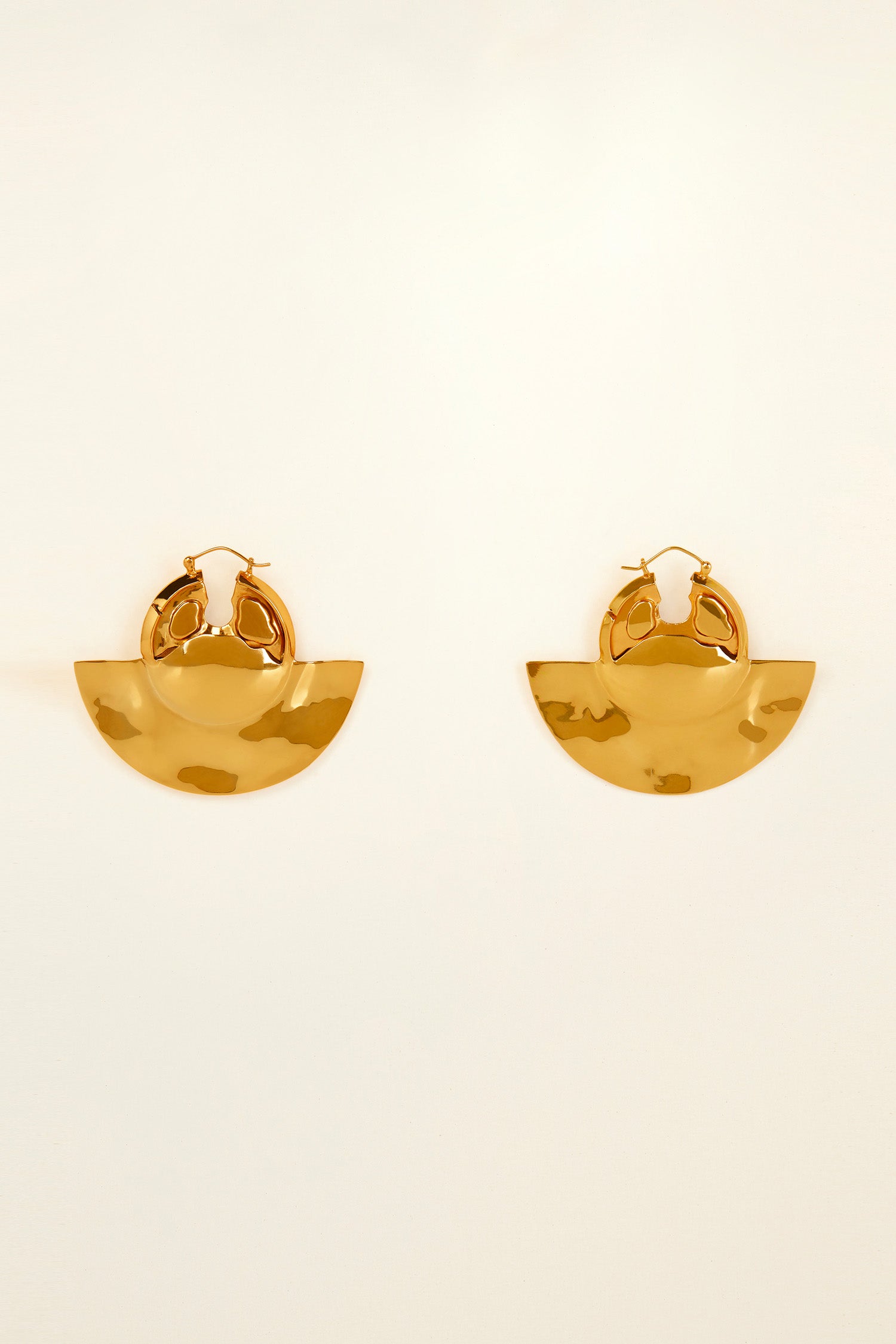 Patou - Malachite and brass earrings - Gold - Malachite punctuates the fan earrings. Gold-plated brass earrings with malachite resin embellishment. Semi-circular fan shape.