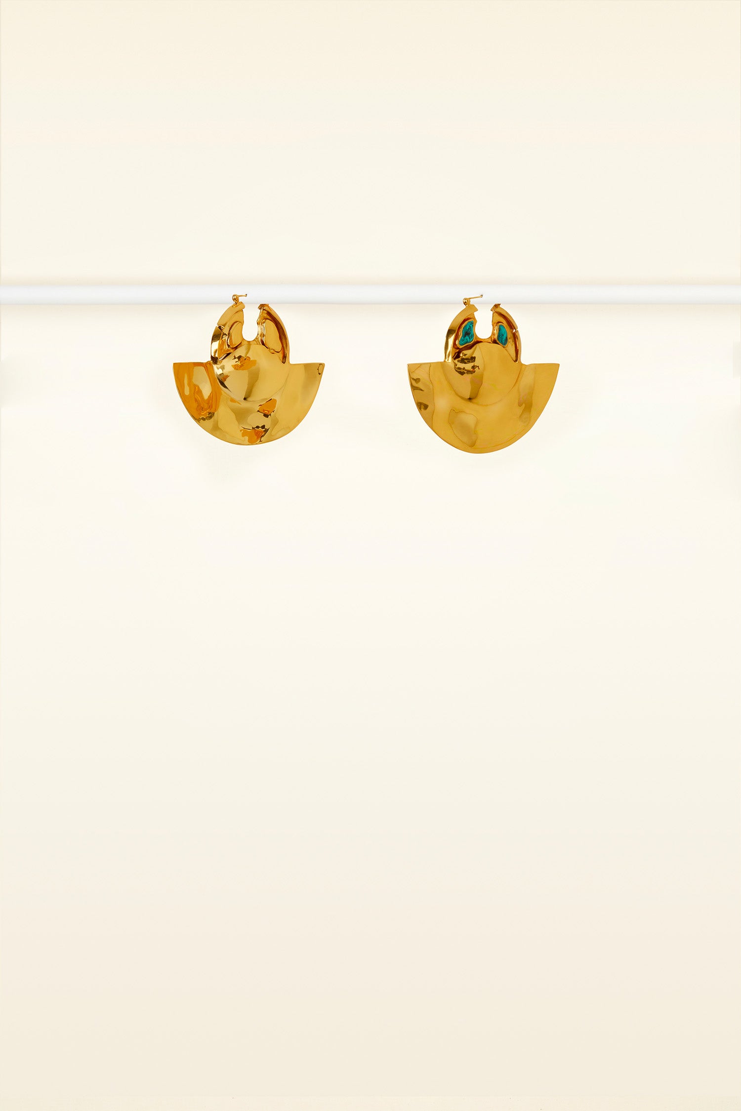 Patou - Malachite and brass earrings - Gold - Malachite punctuates the fan earrings. Gold-plated brass earrings with malachite resin embellishment. Semi-circular fan shape.