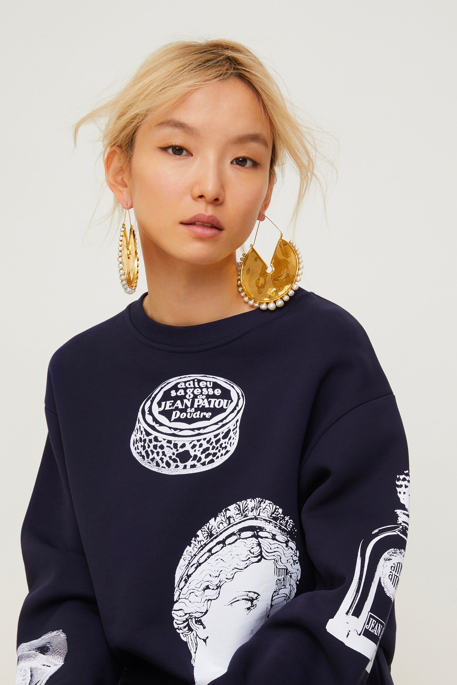 Patou - Hammered brass and pearl hoop earrings - Gold - The incomparable allure of brass.  Gold-plated brass hoop earrings with pearl embellishment. Hammered brass plate in the centre.