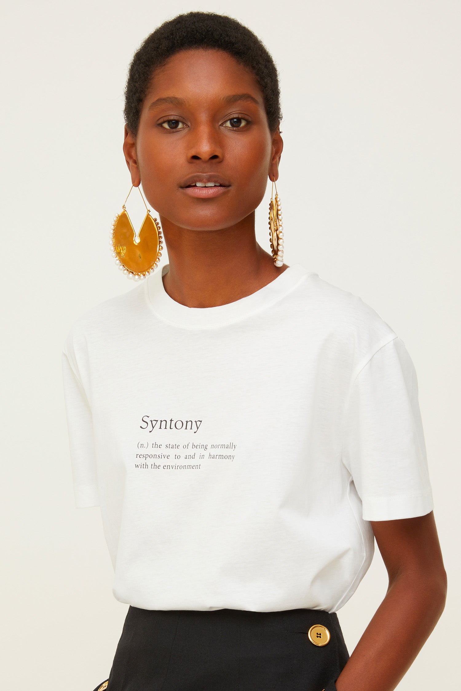 Patou - Hammered brass and pearl hoop earrings - Gold - The incomparable allure of brass.  Gold-plated brass hoop earrings with pearl embellishment. Hammered brass plate in the centre.