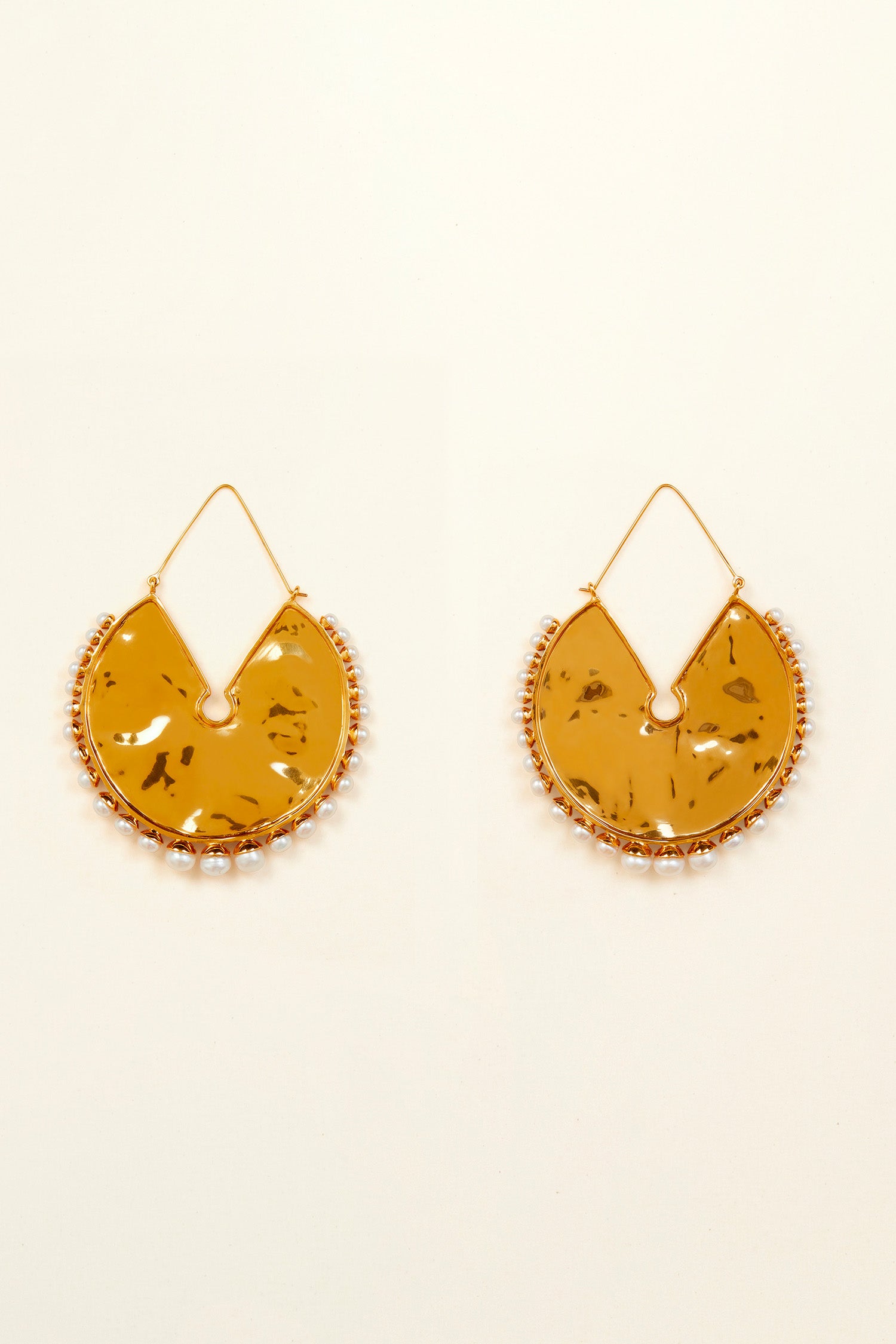 Patou - Hammered brass and pearl hoop earrings - Gold - The incomparable allure of brass.  Gold-plated brass hoop earrings with pearl embellishment. Hammered brass plate in the centre.