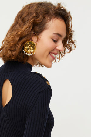 Orecchini tondi in ottone e perle