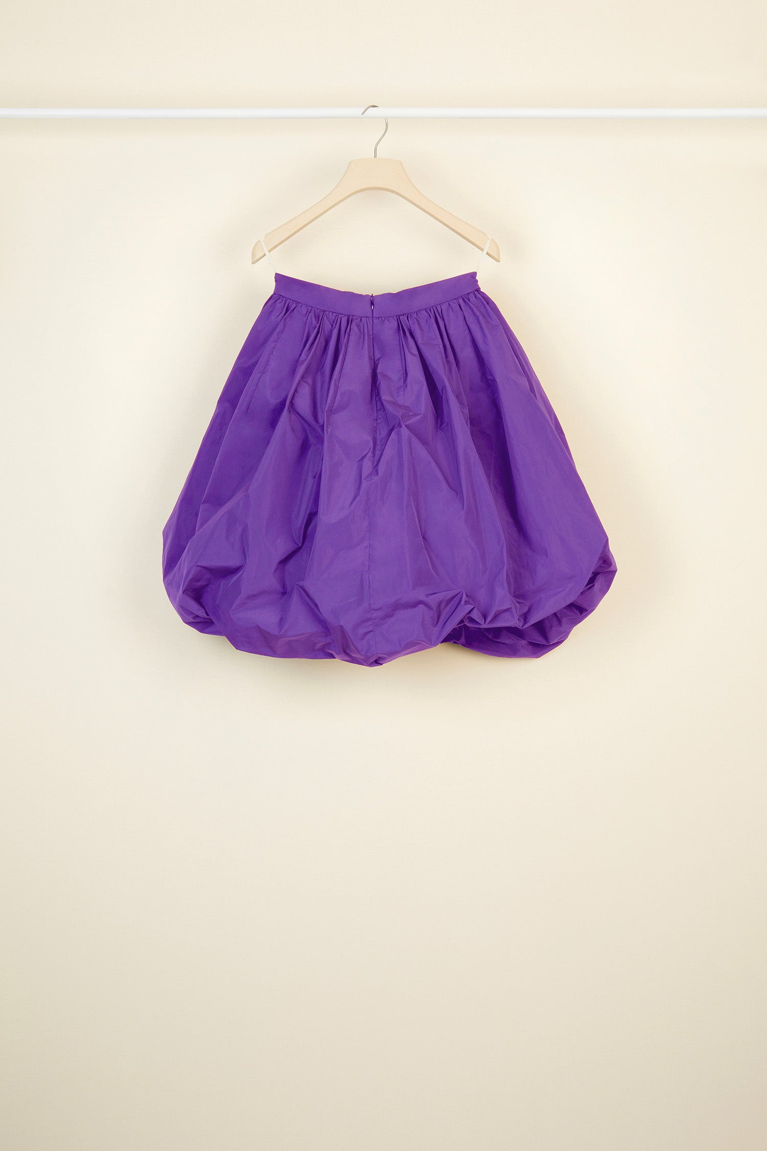 Patou - Gonna a palloncino in faille - Blackberry - Voglia di leggerezza!  Gonna corta in faglia di poliestere. Modello a palloncino. Chiusura con cerniera sul retro.