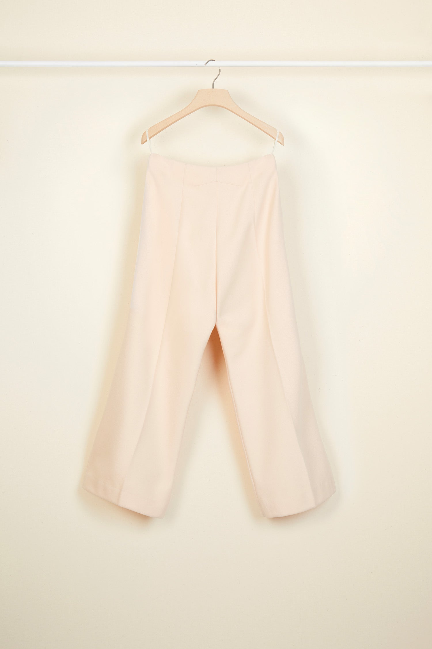 Patou - Wool and cashmere straight leg trousers - Peach Blossom - Flannel with a touch of cashmere, buttons with a touch of gold!Peach blossom virgin wool and cashmere blend trousers. Tailored style with a straight leg. engraved gold-coloured button and zip fastening at the front. Belt loops, two side pockets. Darts at the back. Lined.