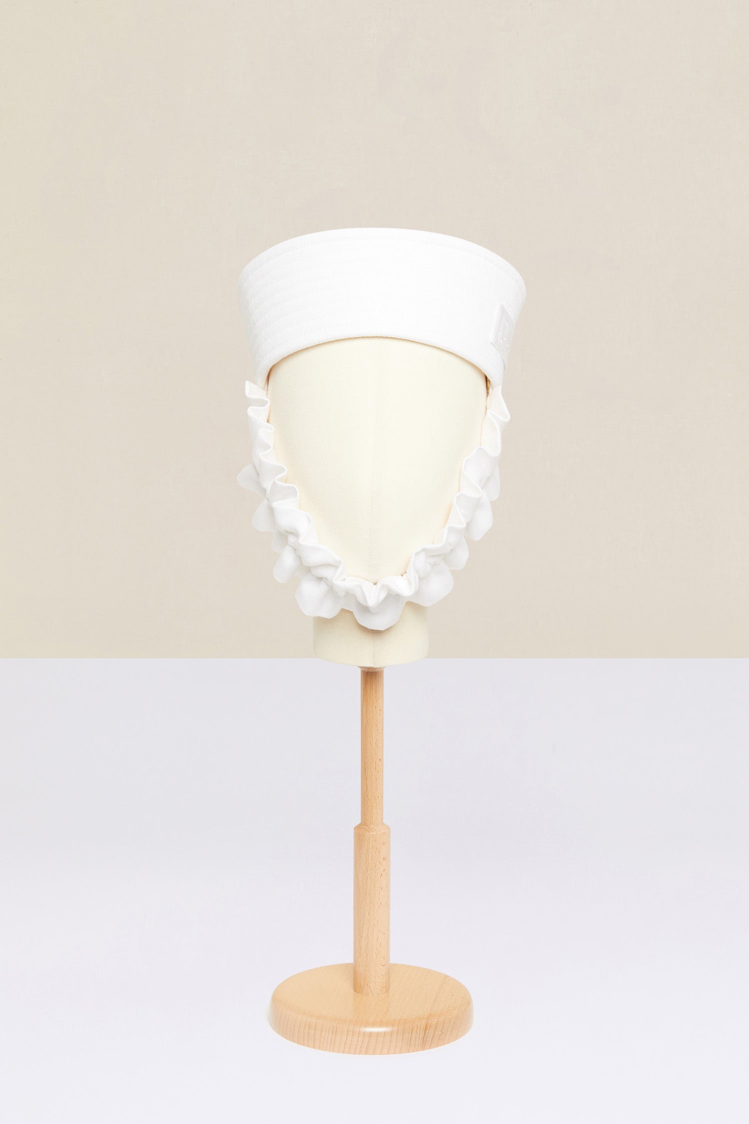 Patou - Cappello da marinaio con fascia - White - Gli accessori prendono il largo!Cappello da marinaio in cotone bianco. Fascia sottogola rimovibile. Etichetta Patou sul lato.