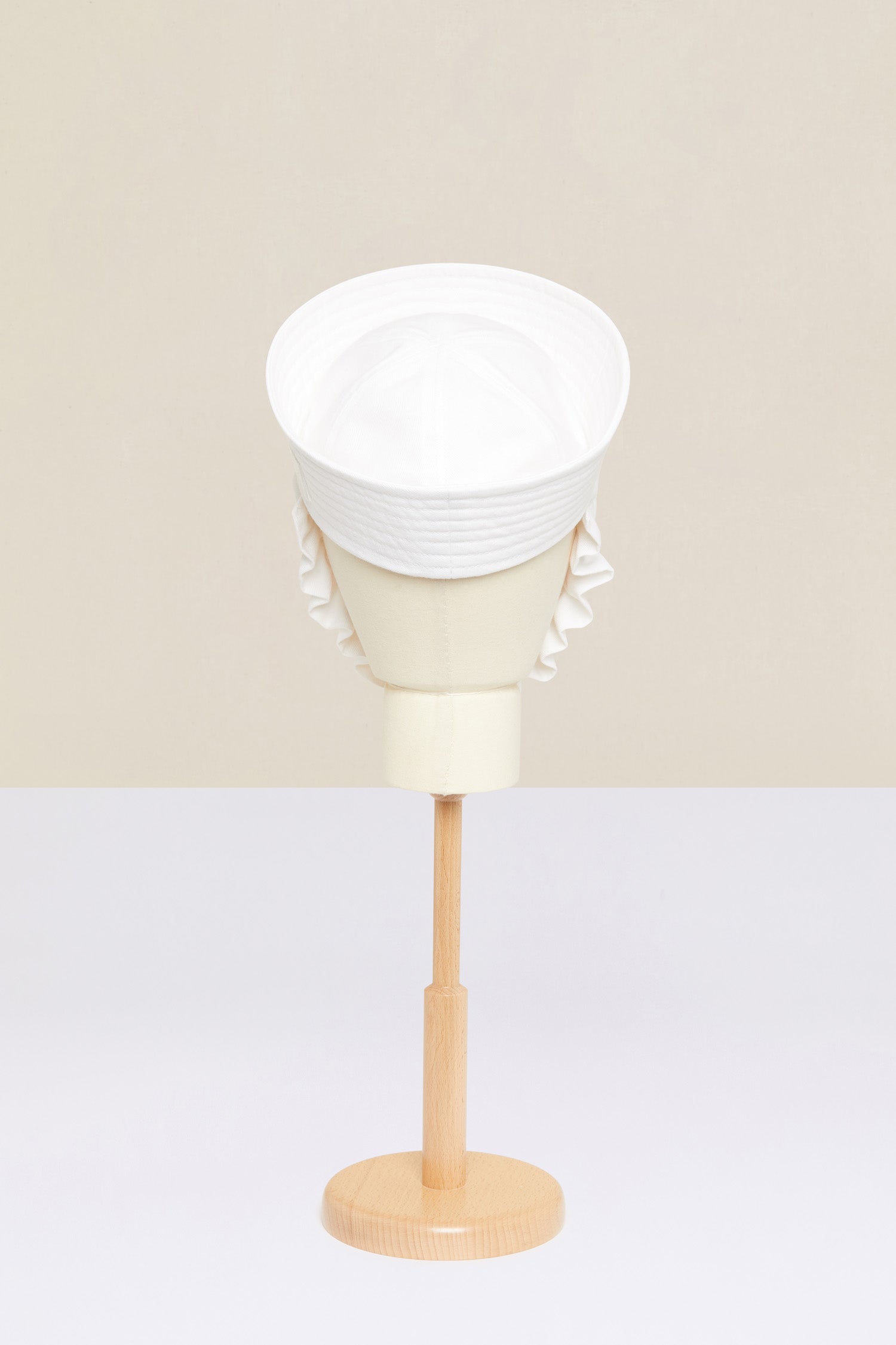 Patou - Cappello da marinaio con fascia - White - Gli accessori prendono il largo!Cappello da marinaio in cotone bianco. Fascia sottogola rimovibile. Etichetta Patou sul lato.