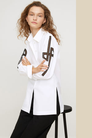 Embroidered logo shirt in organic cotton