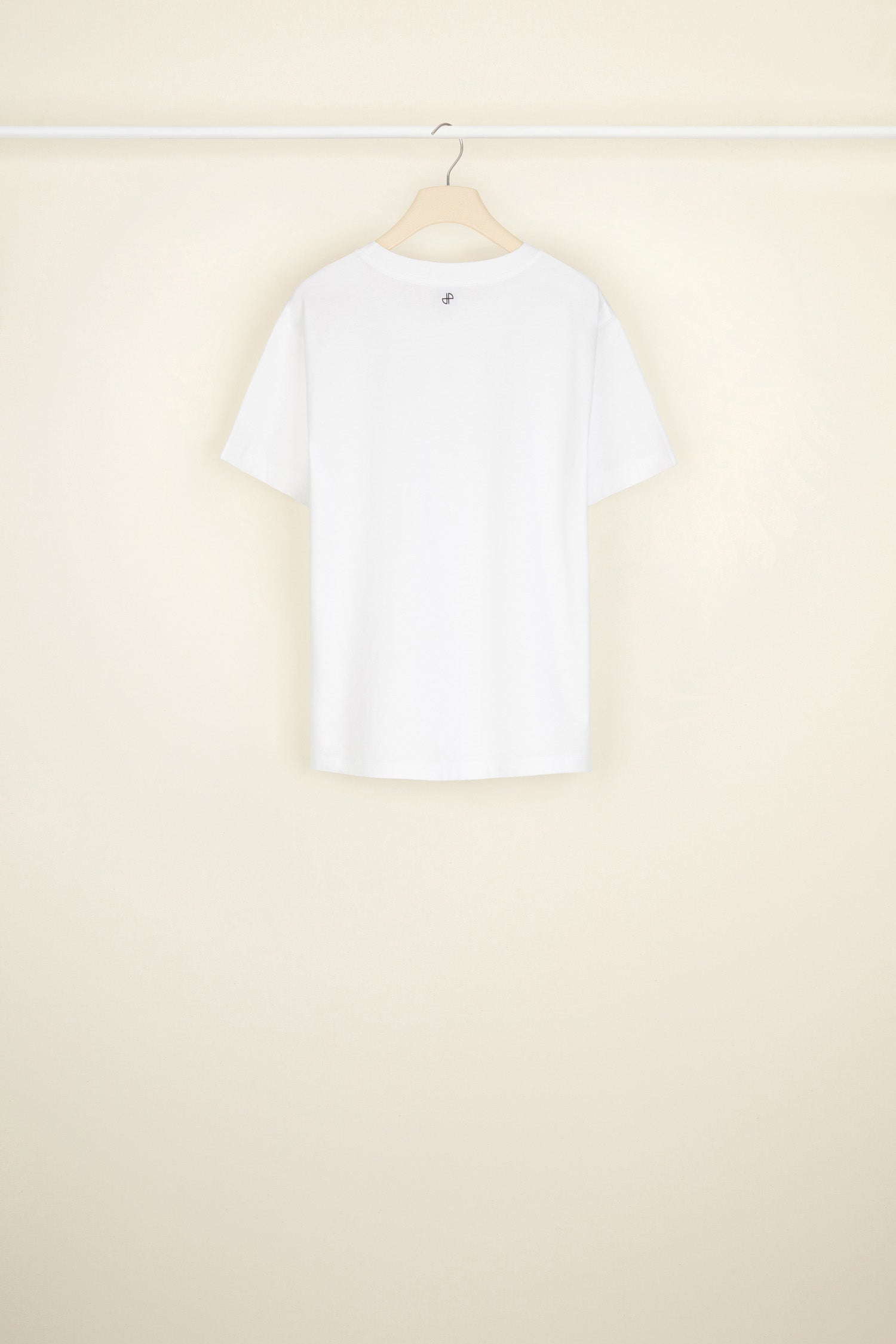 Patou - T-shirt Fleur bleue in cotone bio - White - L&amp;#39;arte di essere innocenti in amore. T-shirt in cotone bianco bio. Stampa in stile dizionario sul fronte, logo sul retro. Vestibilità classica, collo rotondo.