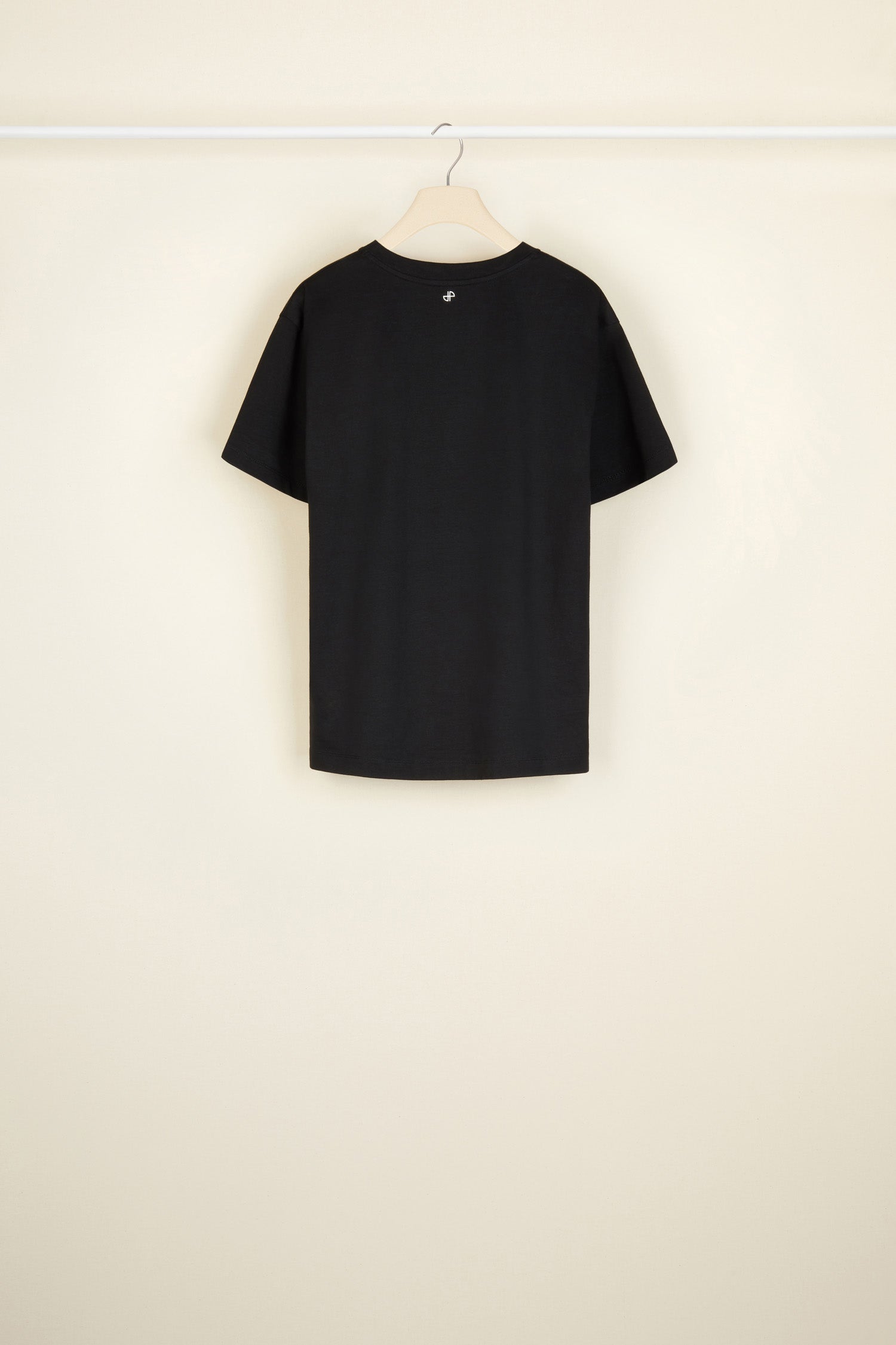 Patou - T-shirt Cœur d&amp;#39;artichaut in cotone bio - Black - L&amp;#39;arte d’innamorarsi facilmente. T-shirt in cotone nero bio. Stampa in stile dizionario sul fronte, logo sul retro. Vestibilità classica, collo rotondo.