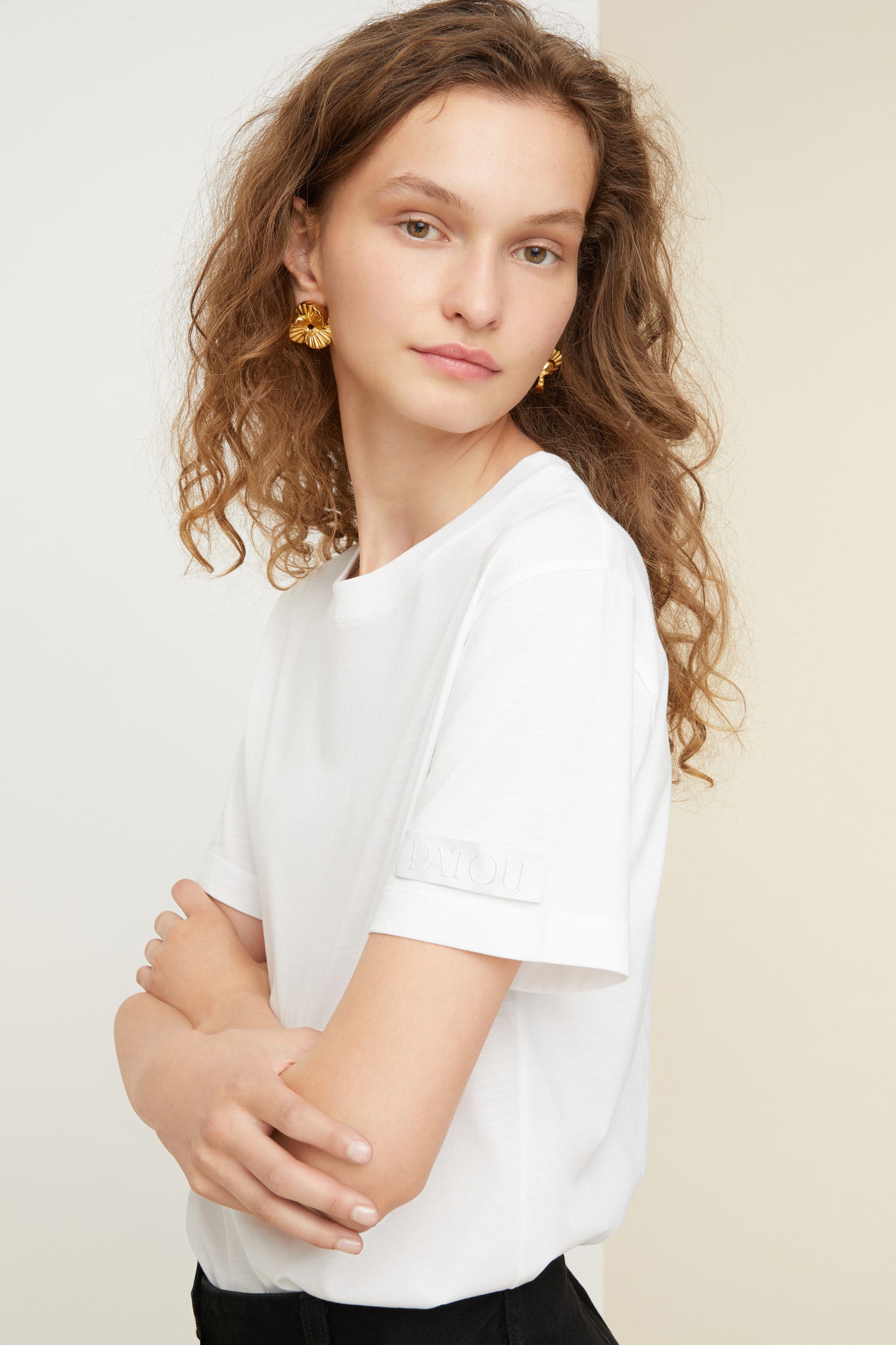 Patou - Organic cotton tee with embroidered poplin collar - White - A detachable collar? It’s Patou for “keeping things playful”. Organic white cotton crewneck tee. Regular Fit. Removable embroidered white poplin collar that fastens via long ties at the front.