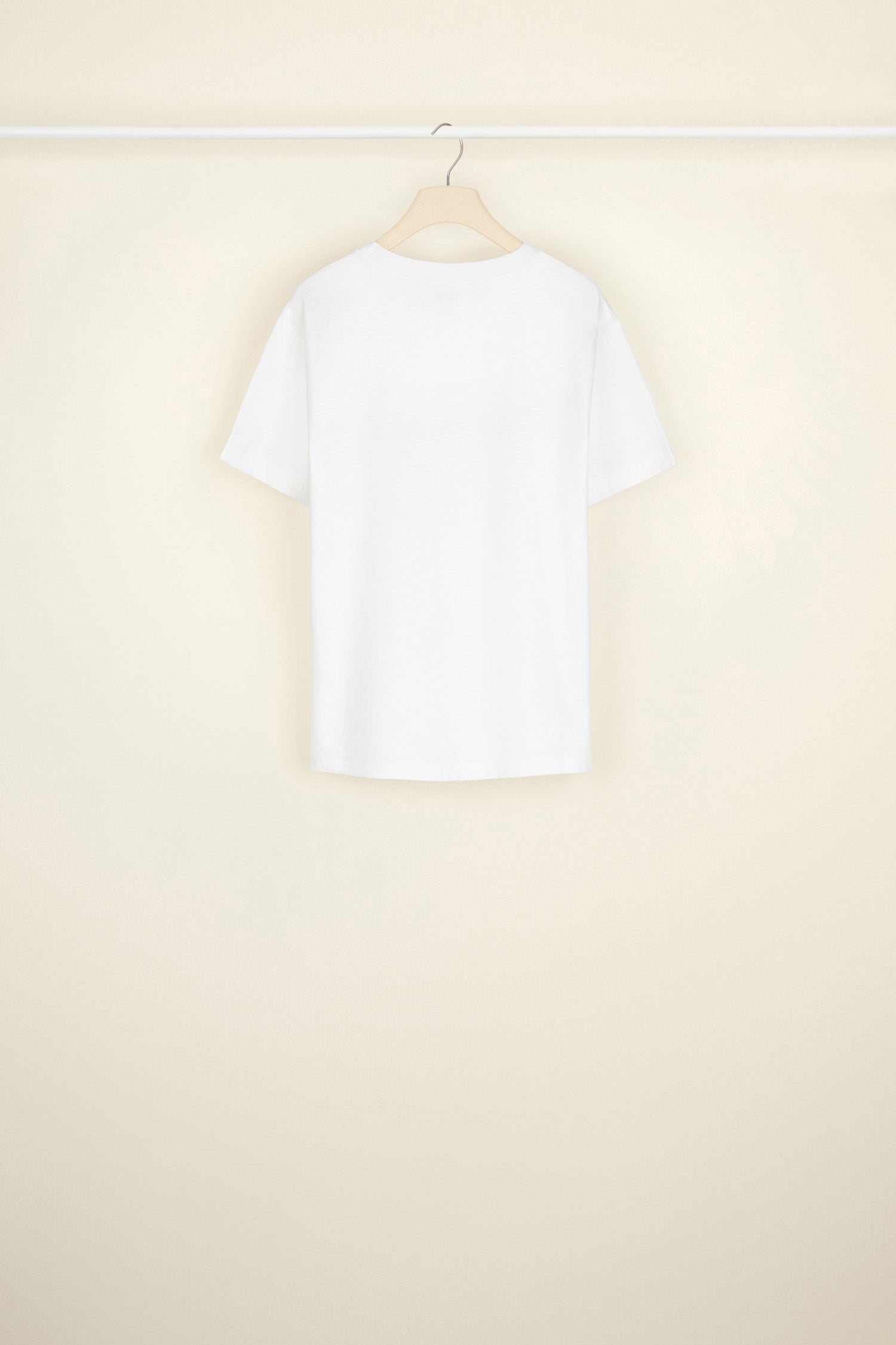 Patou - Organic cotton tee with embroidered poplin collar - White - A detachable collar? It’s Patou for “keeping things playful”. Organic white cotton crewneck tee. Regular Fit. Removable embroidered white poplin collar that fastens via long ties at the front.