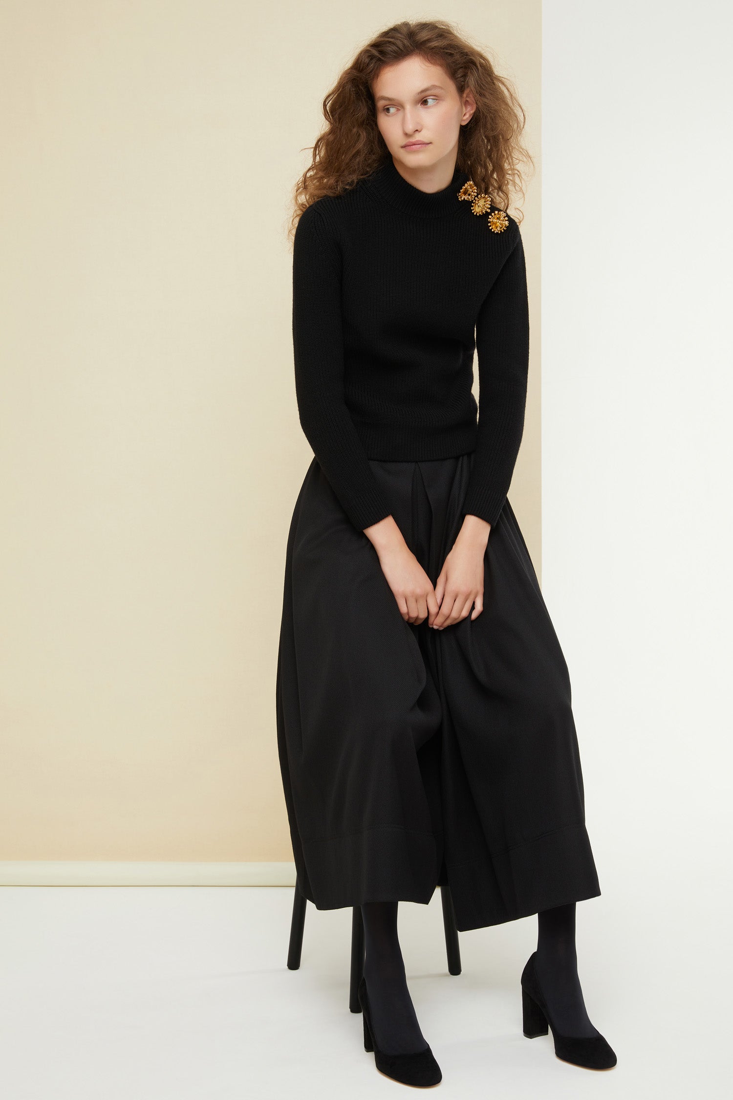 Patou - Brooch button Breton knit - Black - A button? No, make it a brooch! That’s so Patou. Black wool Breton jumper. Slightly cropped silhouette with three-quarter sleeves. Gold-coloured brooches and concealed press buttons on the left shoulder.