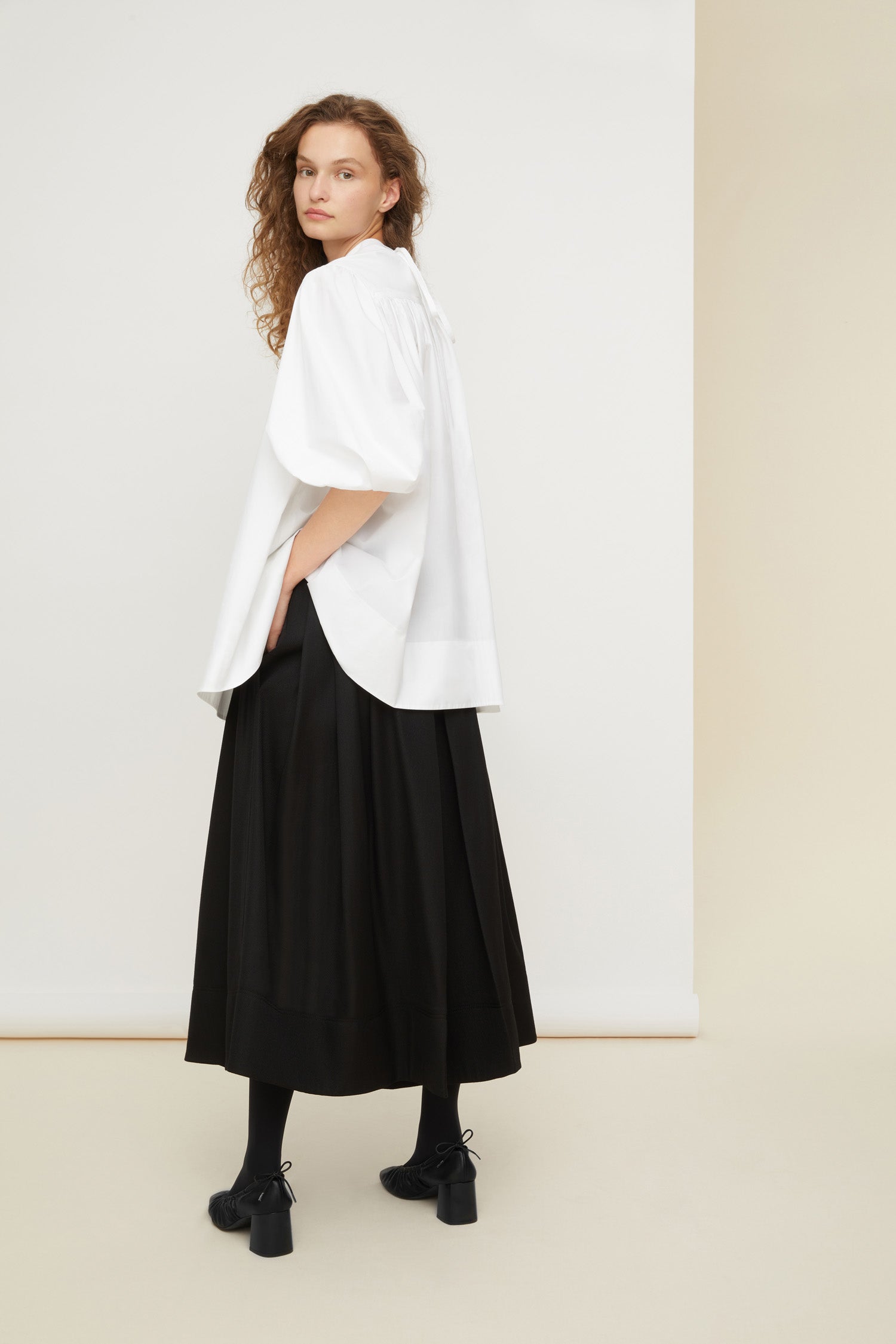 Patou - Communion cotton top - White - Fine details that speak volumes.White organic cotton poplin top. Oversized silhouette. Round collar with yoke and tie fastening at the back. Puff sleeves with elasticated cuffs.