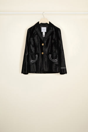 Gestickte, kastenförmige Jacke aus Kunstponyleder