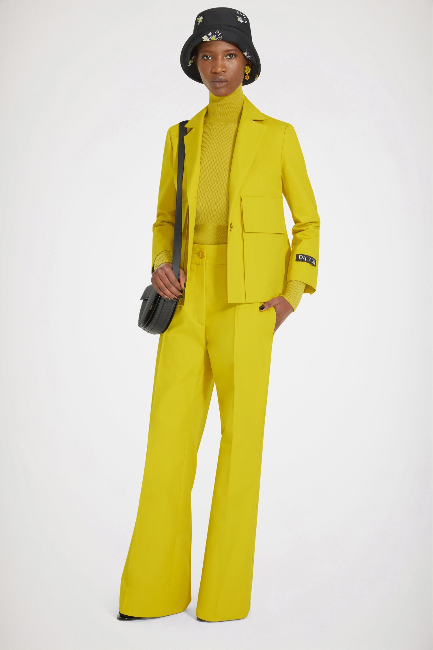 Patou - Box jacket in organic cotton - Absinthe - Cropped and tweaked, classic tailoring with a Patou point of view. Abstinthe yellow organic cotton jacket. Box silhouette with single vent at the back. Single-breasted style with two Patou engraved gold-tone buttons at the front. Black Patou label on the left sleeve. Mock flap pockets at the front. Fully lined.