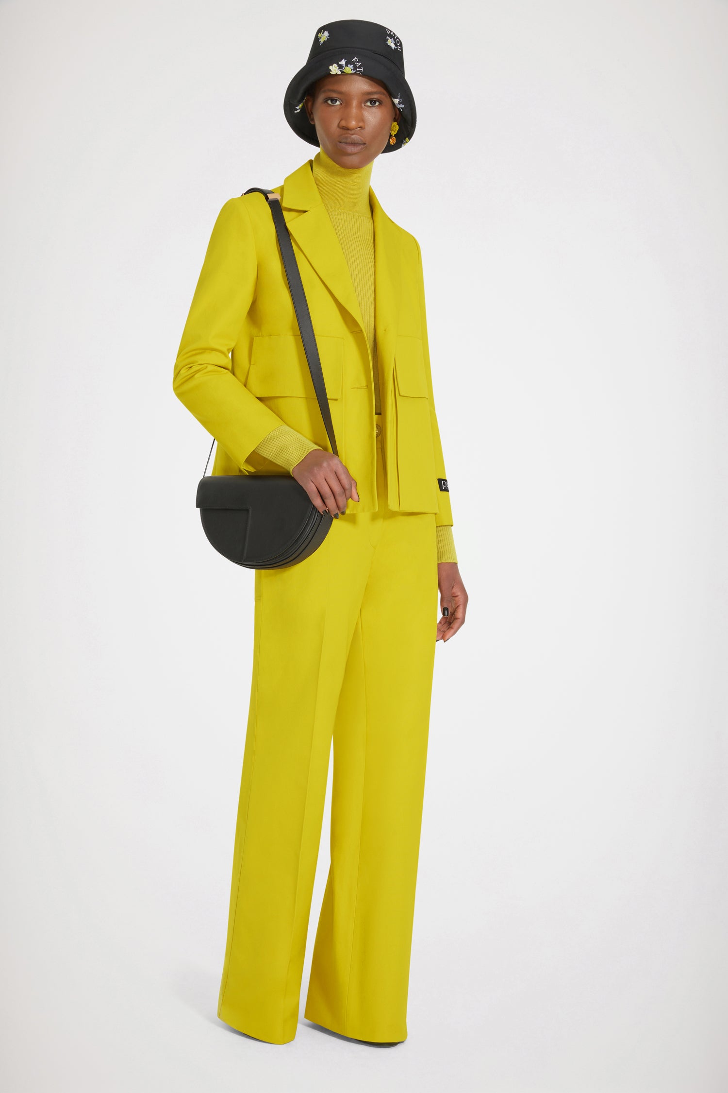 Patou - Box jacket in organic cotton - Absinthe - Cropped and tweaked, classic tailoring with a Patou point of view. Abstinthe yellow organic cotton jacket. Box silhouette with single vent at the back. Single-breasted style with two Patou engraved gold-tone buttons at the front. Black Patou label on the left sleeve. Mock flap pockets at the front. Fully lined.