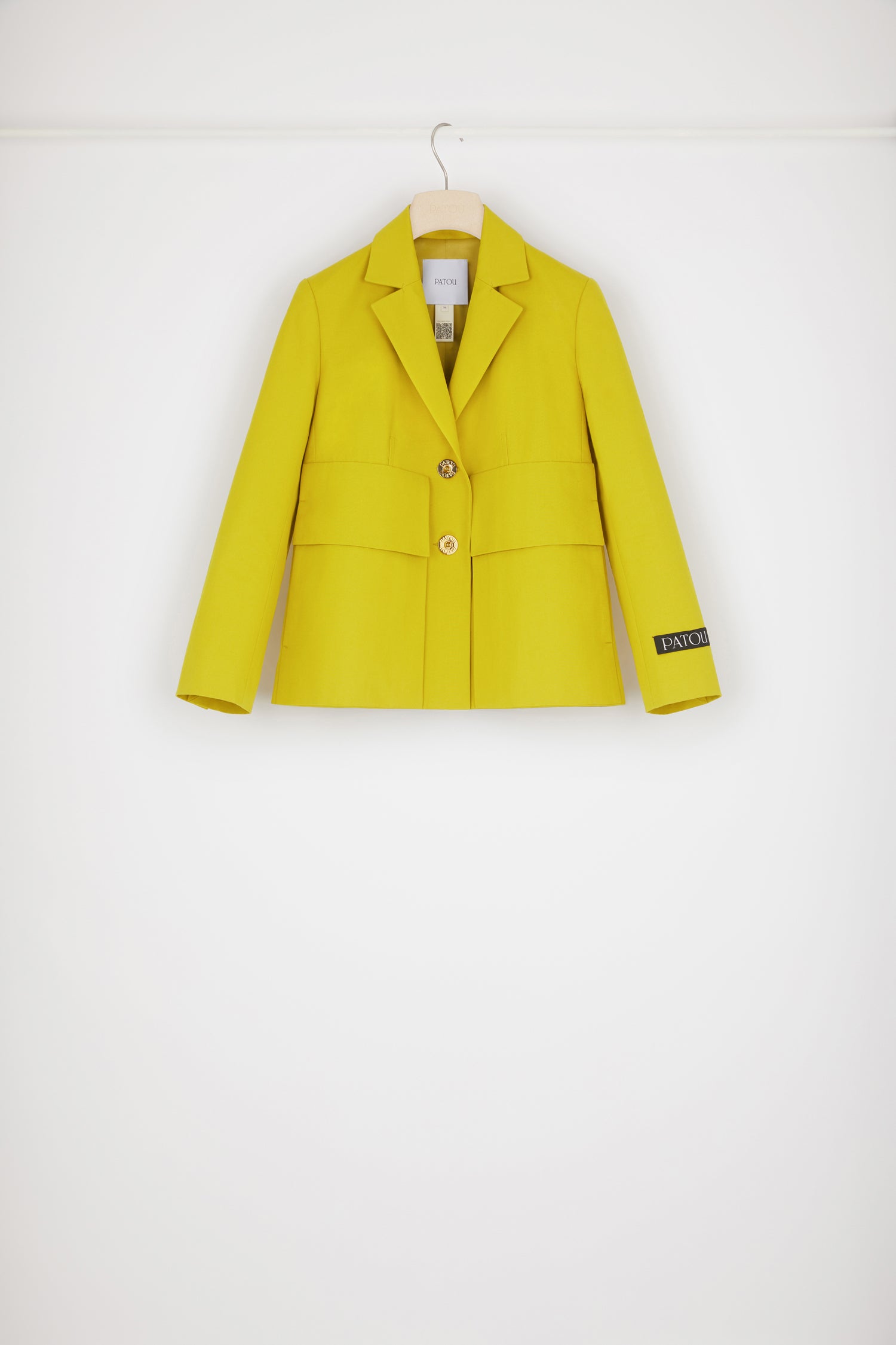 Patou - Box jacket in organic cotton - Absinthe - Cropped and tweaked, classic tailoring with a Patou point of view. Abstinthe yellow organic cotton jacket. Box silhouette with single vent at the back. Single-breasted style with two Patou engraved gold-tone buttons at the front. Black Patou label on the left sleeve. Mock flap pockets at the front. Fully lined.