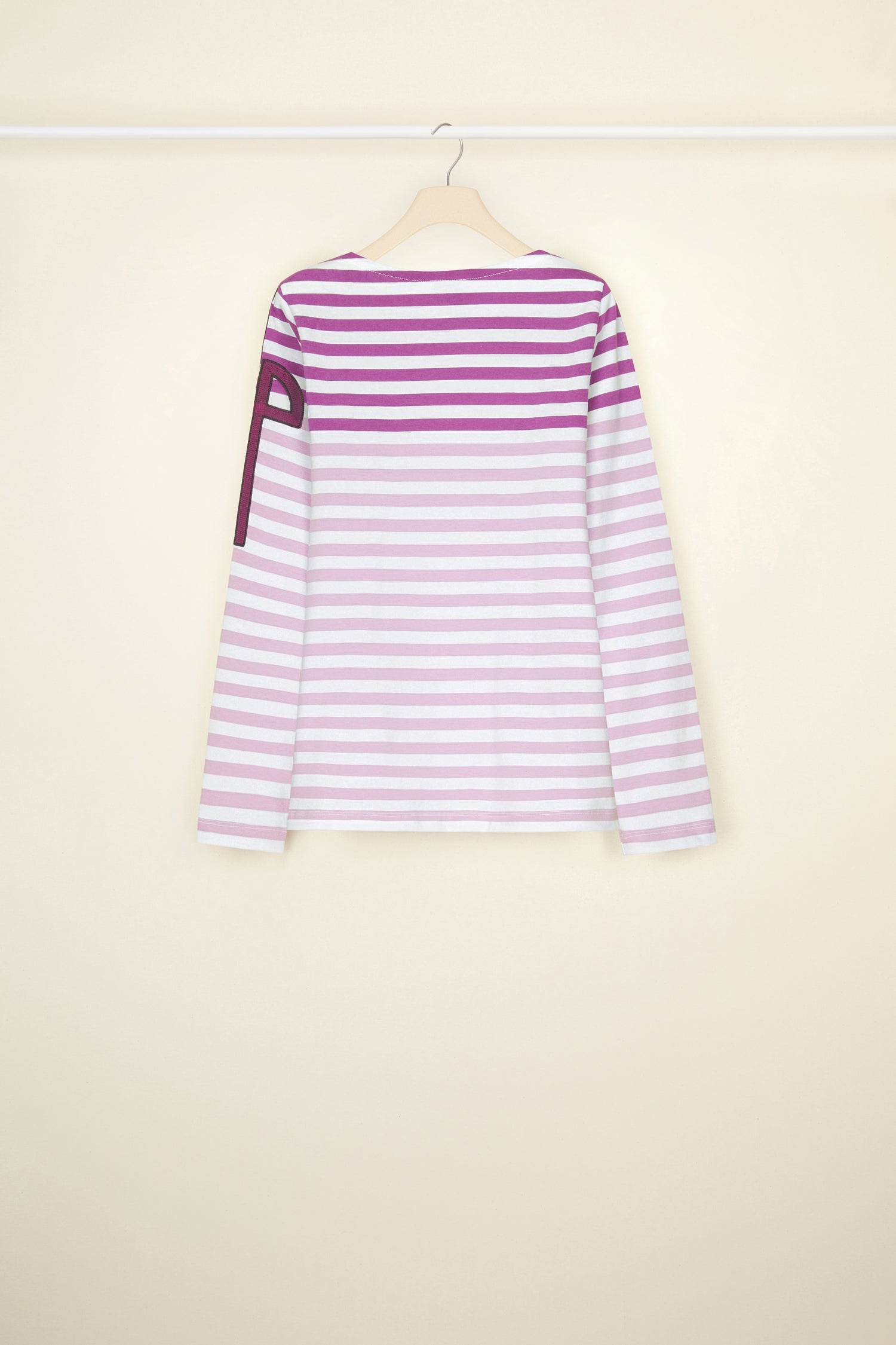 Patou - Marinière a righe multicolore in cotone bio - Anemone - Un capo iconico non tanto classico.Marinière in cotone bio viola anemone. Righe bicolore su sfondo bianco. Vestibilità classica. Logo JP ricamato in viola con bordo nero sulla manica sinistra.