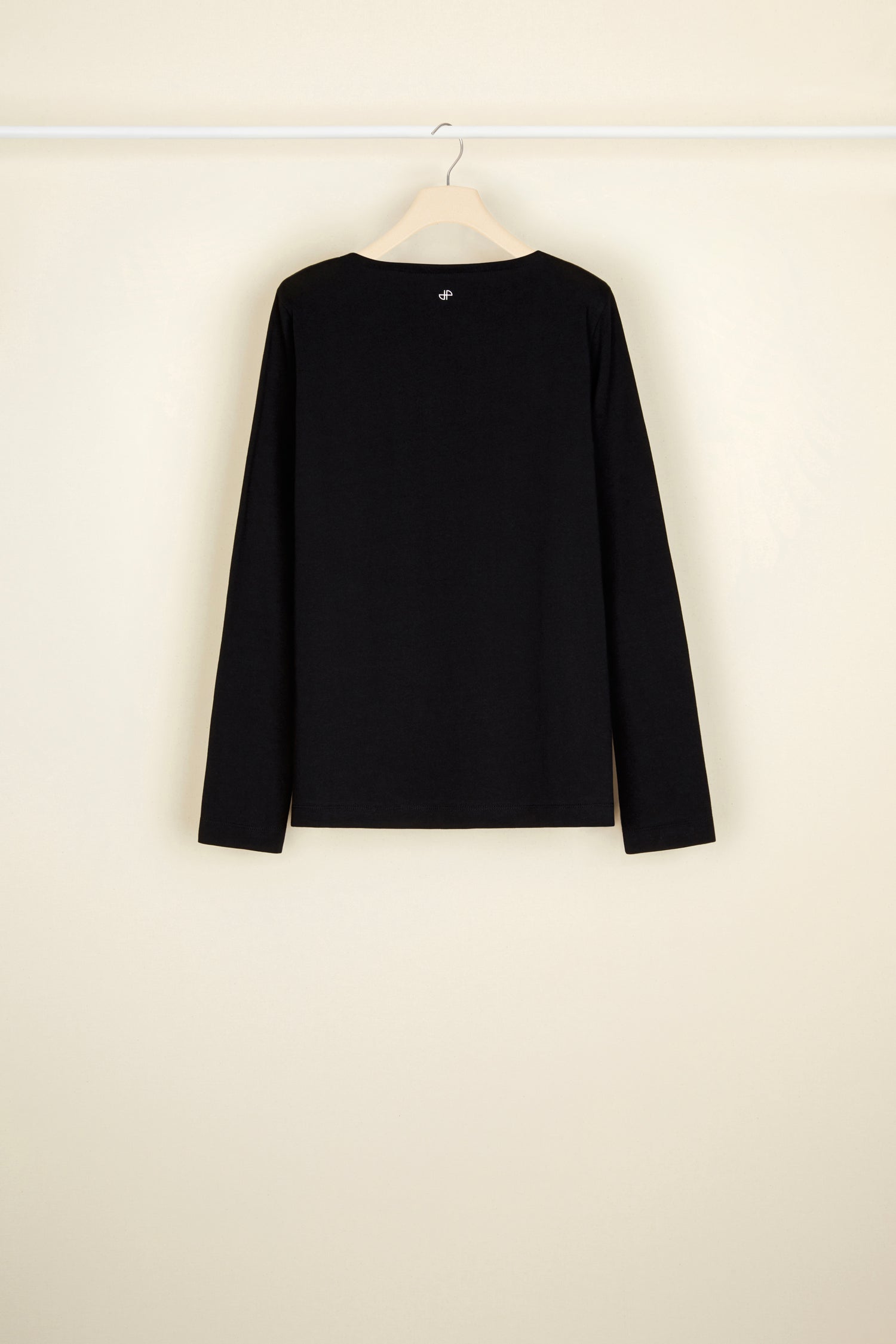 Patou - Top a maniche lunghe Amour Amour in cotone bio - Black - Amour Amour, una leggenda del passato, una promessa per il futuro.Top in cotone bio nero. Modello a maniche lunghe ispirato alla classica marinière. Vestibilità regolare. Logo Amour Amour bianco ispirato all’iconico profumo di Jean Patou.