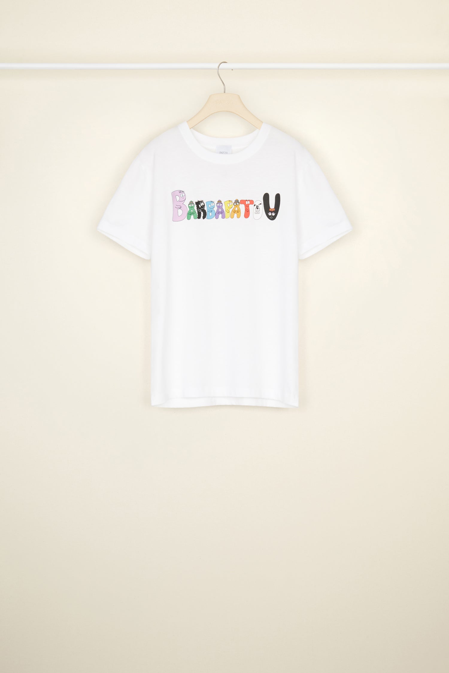 Patou - Maglietta Barbapatou in cotone bio - White - Tu li vedi trasformare come gli va, ora in una stampa Barbapatou giocosa e colorata. Maglietta in cotone bio bianco. Modello della collezione capsule Barbapatou creata in collaborazione esclusiva con Barbapapà. Collo rotondo. Barbapatou stampato in lettere Barbapapà sul davanti. Monogramma JP ricreato con i personaggi Barbapapà sul retro.Look unisex (per gli uomini: prendere una taglia in più).