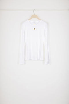 Medallion-embellished top in organic cotton