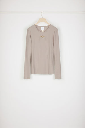 Medallion-embellished top in organic cotton