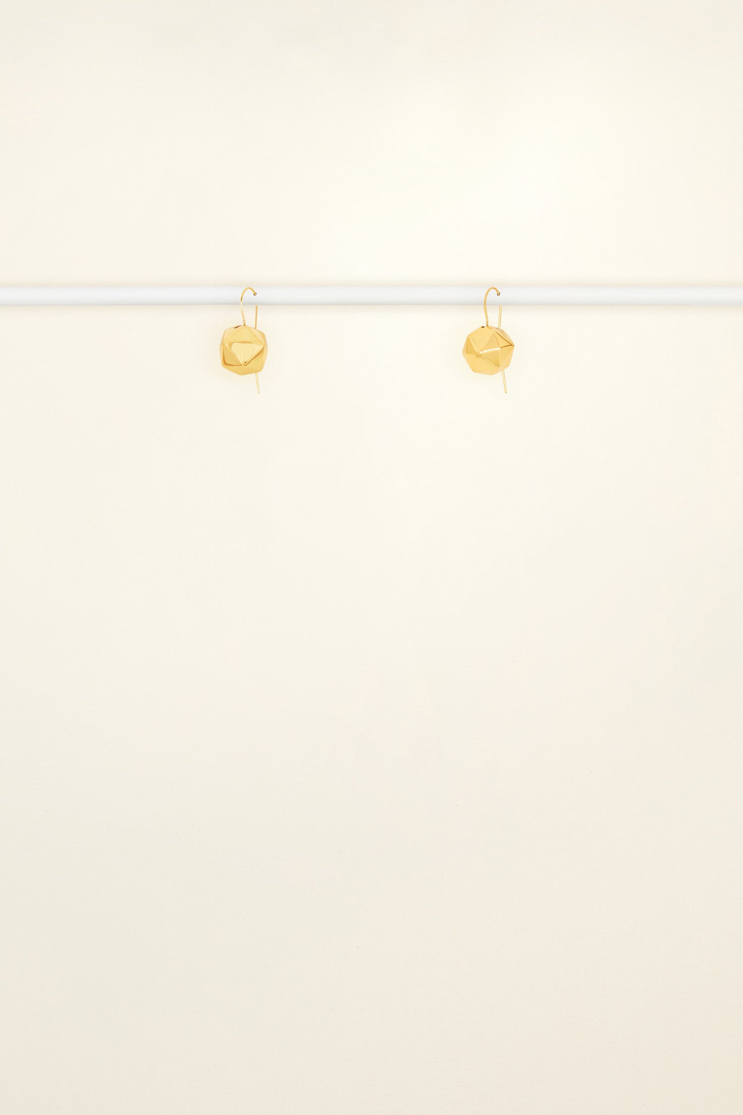 Patou - Faceted bead brass earrings - Gold - A multi-faceted bead to reflect all your moods. Gold-plated brass pendant earrings. Faceted bead attached to a hook.