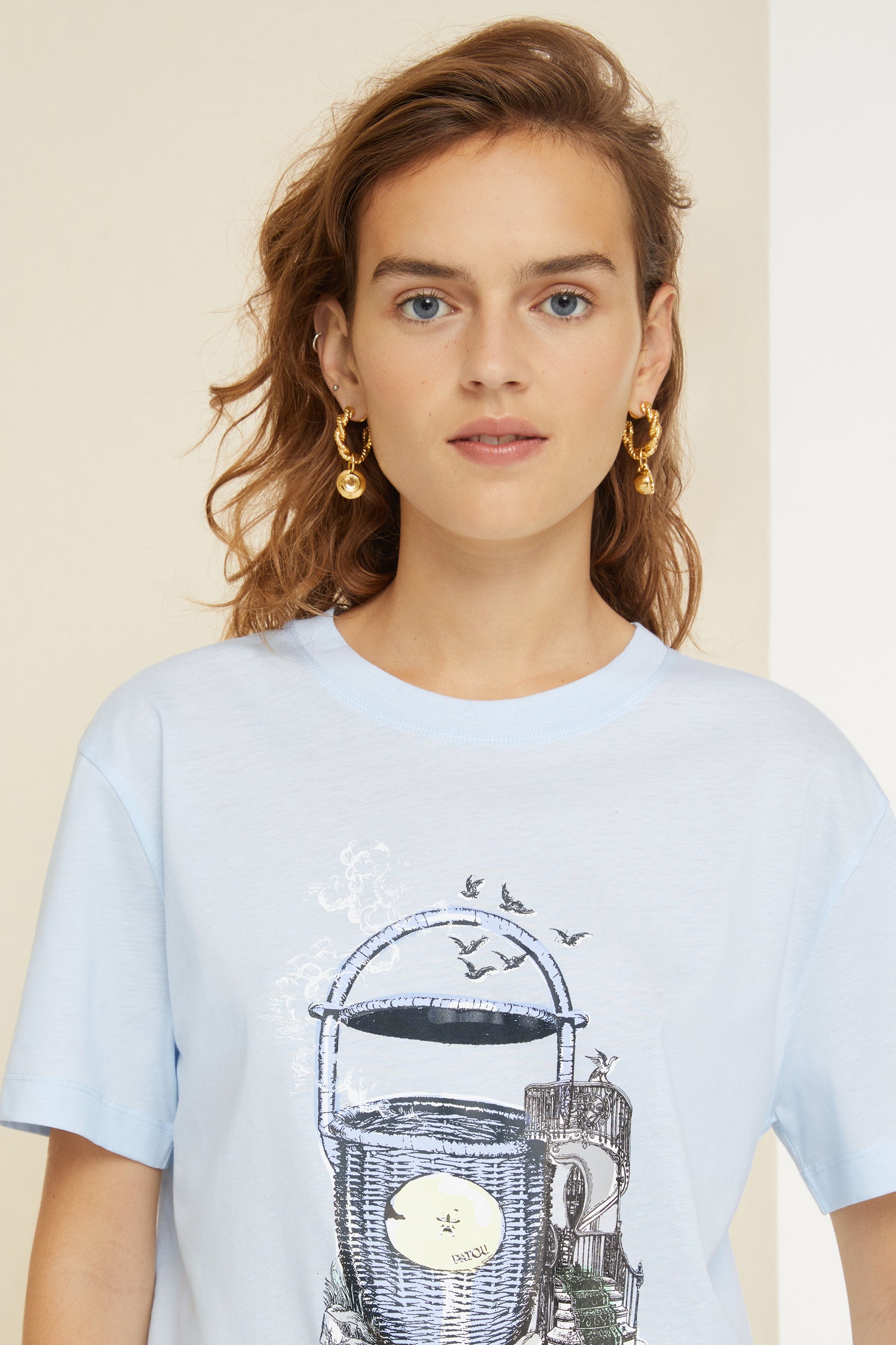 Patou - Ohrringe „Teetasse“ - Gold - Tee oder Kaffee? Ganz eindeutig Tee!   Filigrane Ohrringe aus vergoldetem Messing mit Teetassen-Ornamenten.