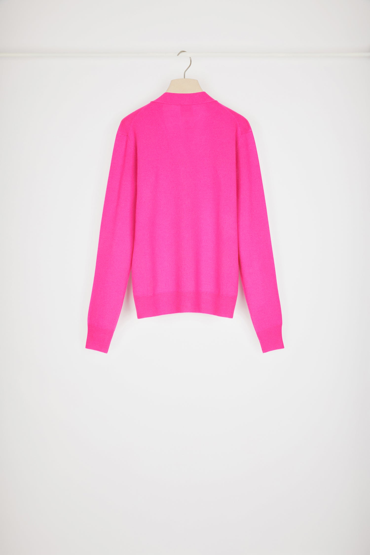 Patou - Patou stamp cardigan in wool and cashmere - Begonia Pink - A Patou stamp of approval.Begonia pink wool and cashmere cardigan. V neckline. Button fastening. Patou stamp at the front with JP monogram at the centre. Ribbed cuffs and waist.