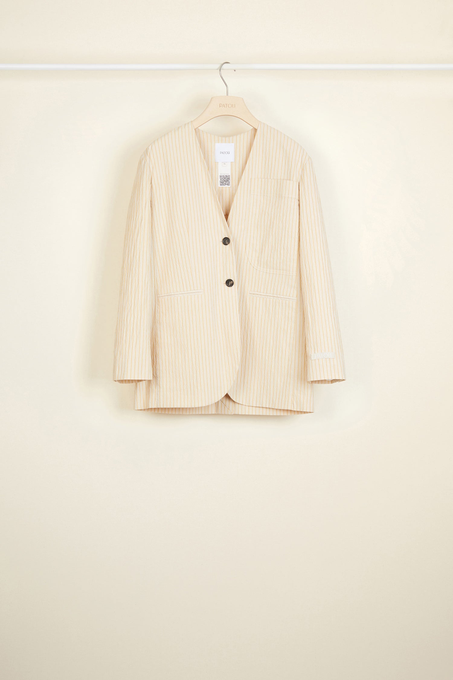 Patou - Collarless seersucker jacket - Honey - Deconstructing a summer classic.Honey cotton and linen seersucker jacket. Oversized fit. Collarless, single-breasted style. JP logo-engraved buttons. Oversized chest pocket, two slit pockets. High vent with a button at the back. Buttoned cuffs. Tailor-style Patou label on the sleeve. Unlined.