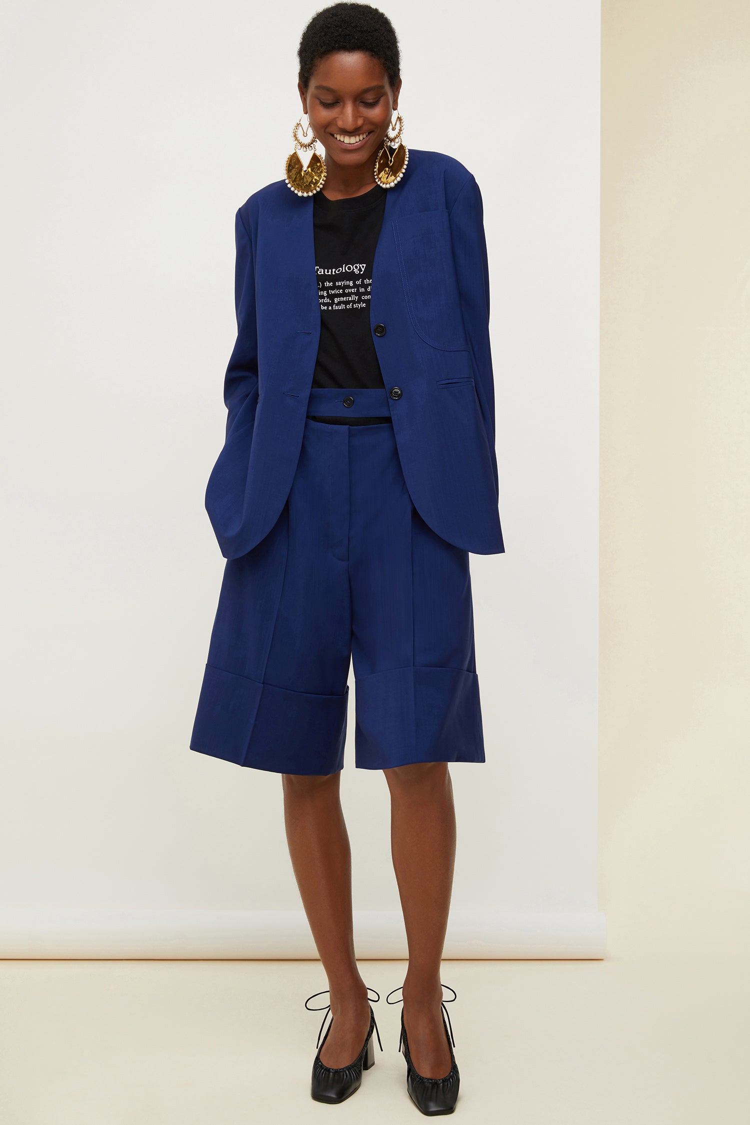 Patou - Collarless summer wool jacket - Persian Blue - Tailoring with a side of effortlessness.Persian blue summer wool jacket. Oversized fit. Collarless, single-breasted style. JP logo-engraved buttons. Oversized chest pocket, two slit pockets. High vent with a button at the back. Buttoned cuffs. Tailor-style Patou label on the sleeve. Unlined.