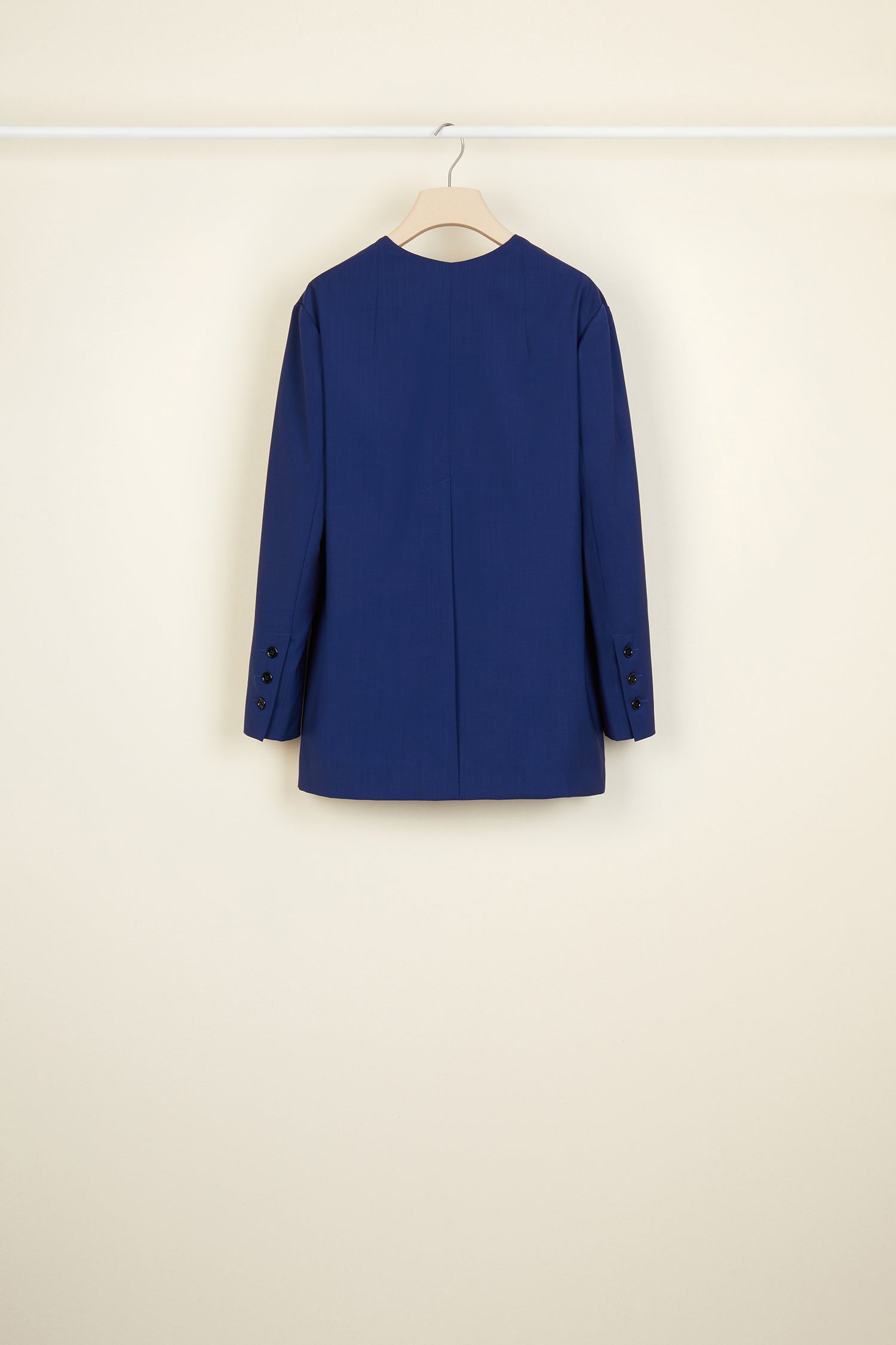 Patou - Collarless summer wool jacket - Persian Blue - Tailoring with a side of effortlessness.Persian blue summer wool jacket. Oversized fit. Collarless, single-breasted style. JP logo-engraved buttons. Oversized chest pocket, two slit pockets. High vent with a button at the back. Buttoned cuffs. Tailor-style Patou label on the sleeve. Unlined.