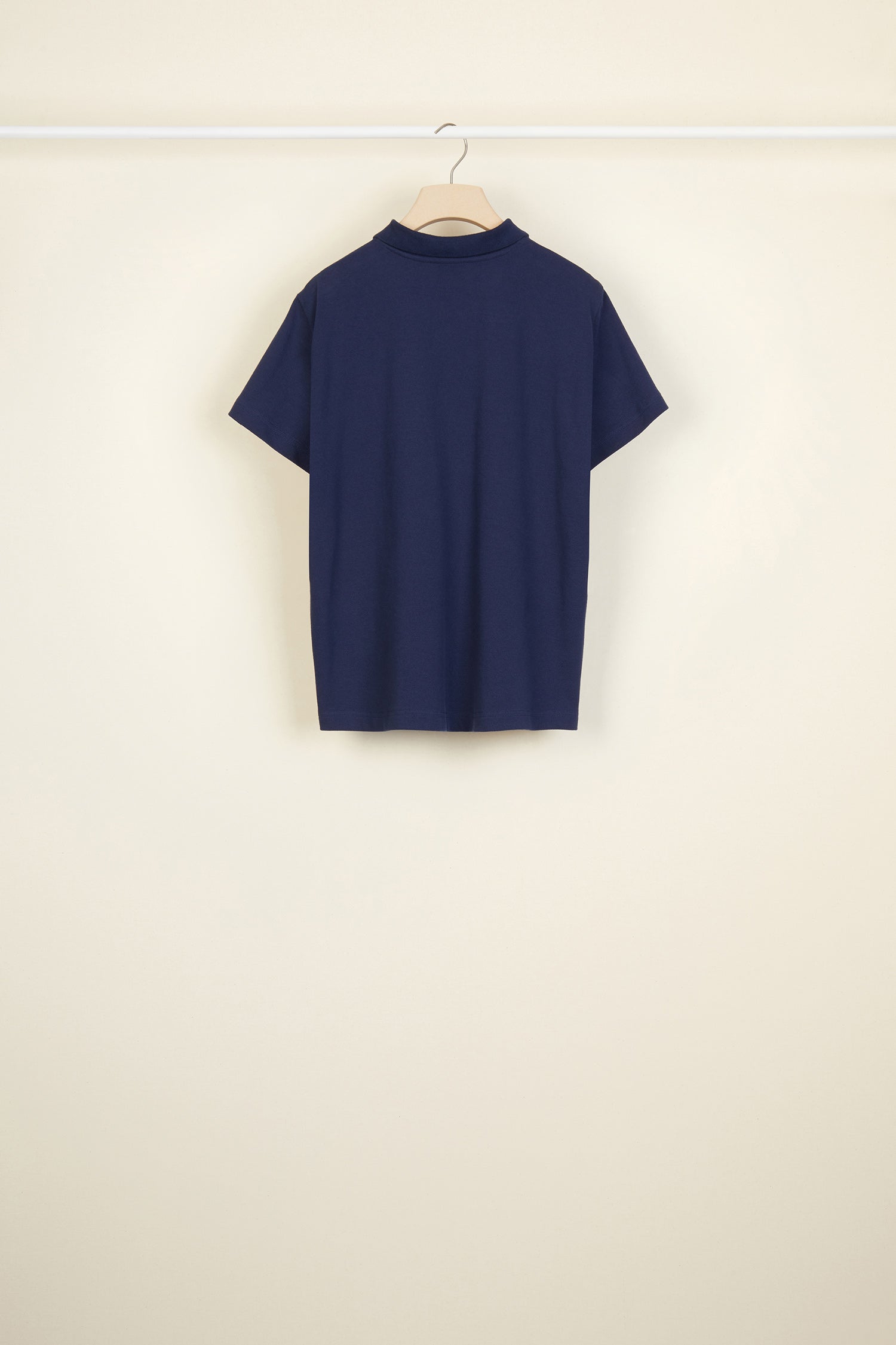 Patou - Baumwoll-Polohemd mit Logo - Navy - Dieses Polo lieben wir!Marineblaues Baumwoll-Polohemd mit neu interpretiertem JP-Logo in Schwarz. Geknöpfter Kragen. Leicht ausgestellt.