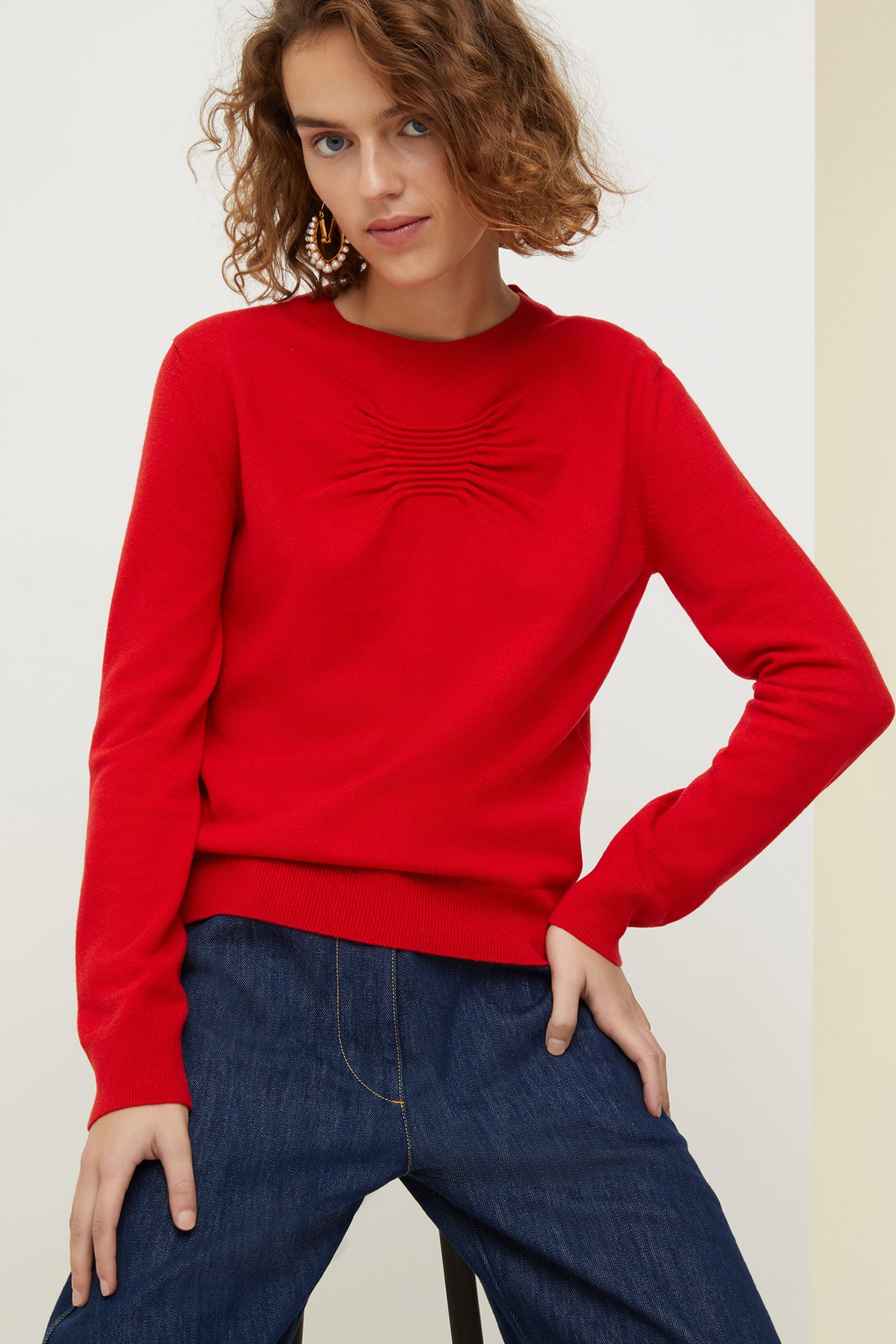 Patou - Merino wool and cashmere jumper - Poppy - A smocked twist on a classic.Poppy Merino wool and cashmere sweater. Round neck and smocked detailing at the front. Gold-coloured metal logo at the back. Ribbed collar, waistband and cuffs.