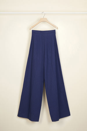 Loose belted seersucker trousers