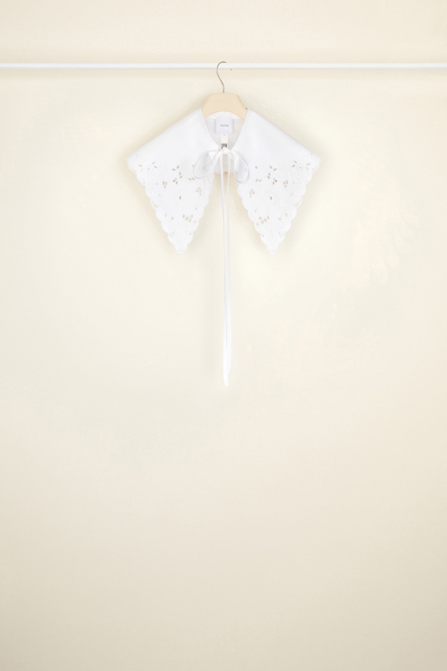 Patou - Organic cotton tee with embroidered poplin collar - White - A detachable collar? It’s Patou for “keeping things playful”. Organic white cotton crewneck tee. Regular Fit. Removable embroidered white poplin collar that fastens via long ties at the front.