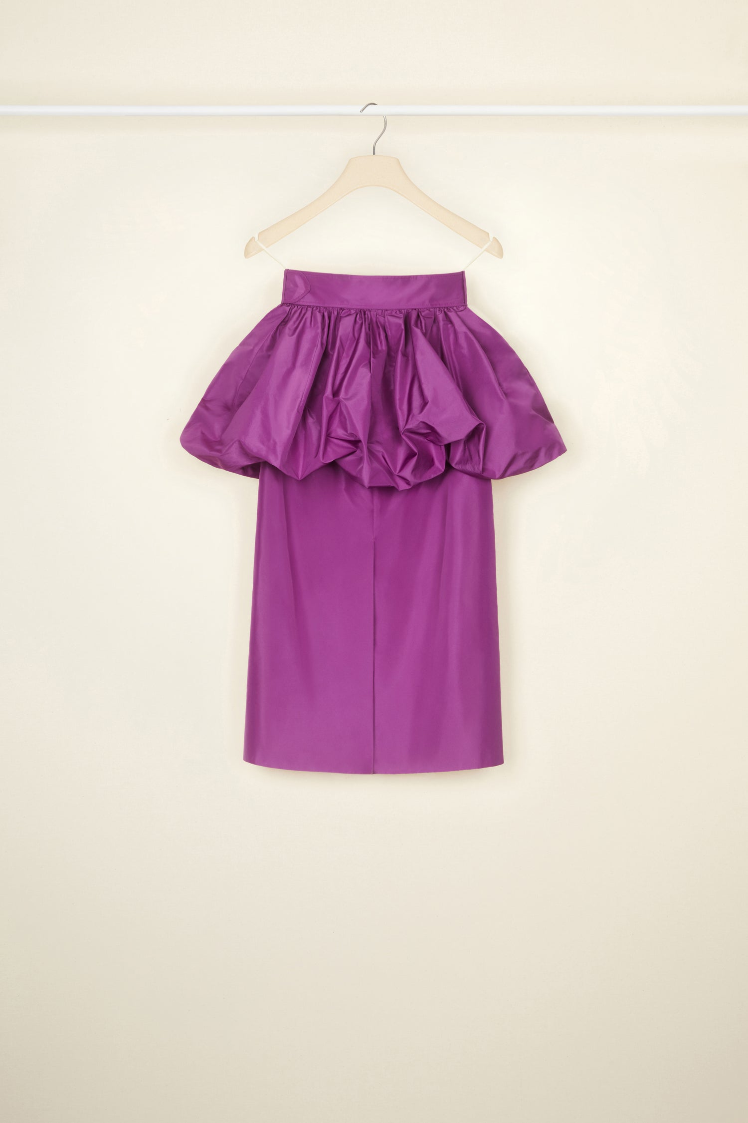Patou - Double layer skirt in eco-friendly faille - Anemone - A Patou peplum that is light as a bubble. Anemone purple eco-friendly faille skirt. Two-layer construction with bubble peplum top layer. Belted waist with adjustable buckle and Patou lettering logo embroidery. Midi pencil skirt with a back slit.