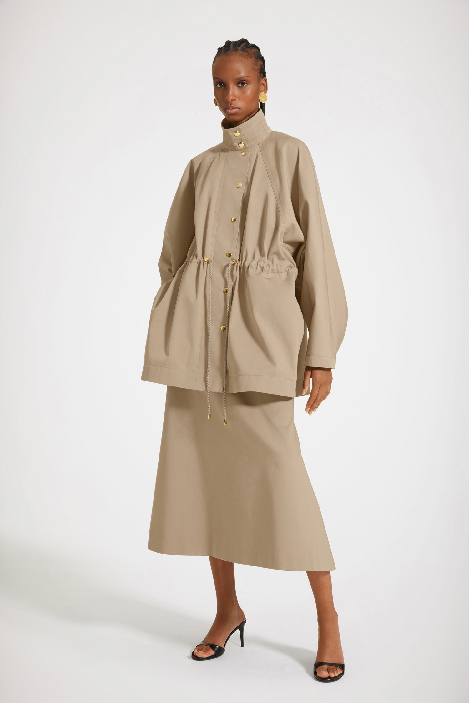 Patou - Pocket midi skirt in organic cotton - Parchment - Statement pockets make for a sensational skirt.Parchment beige organic cotton garbardine skirt. Midi length. A-line construction. Adjustable belt at the waist with gold-tone buckle and belt loops. Maxi pockets at the front. V seam and darts at the back. Tonal topstitching.