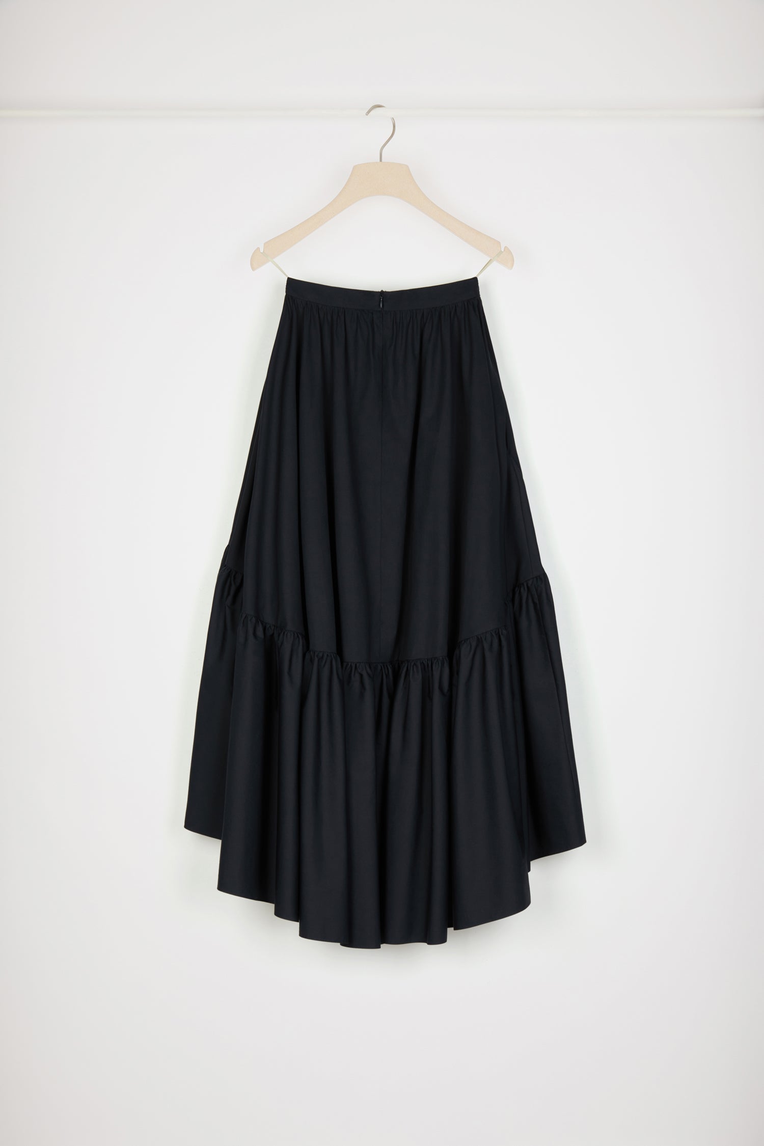 Patou - Maxi tiered skirt in organic cotton - Total Eclipse - The bigger the skirt, the closer to Patou perfection.Total Eclipse black organic cotton poplin skirt. Maxi length. Tiered construction. Asymmetric silhouette that is longer at the back. High waist. Zip fastening. Pockets at the sides.