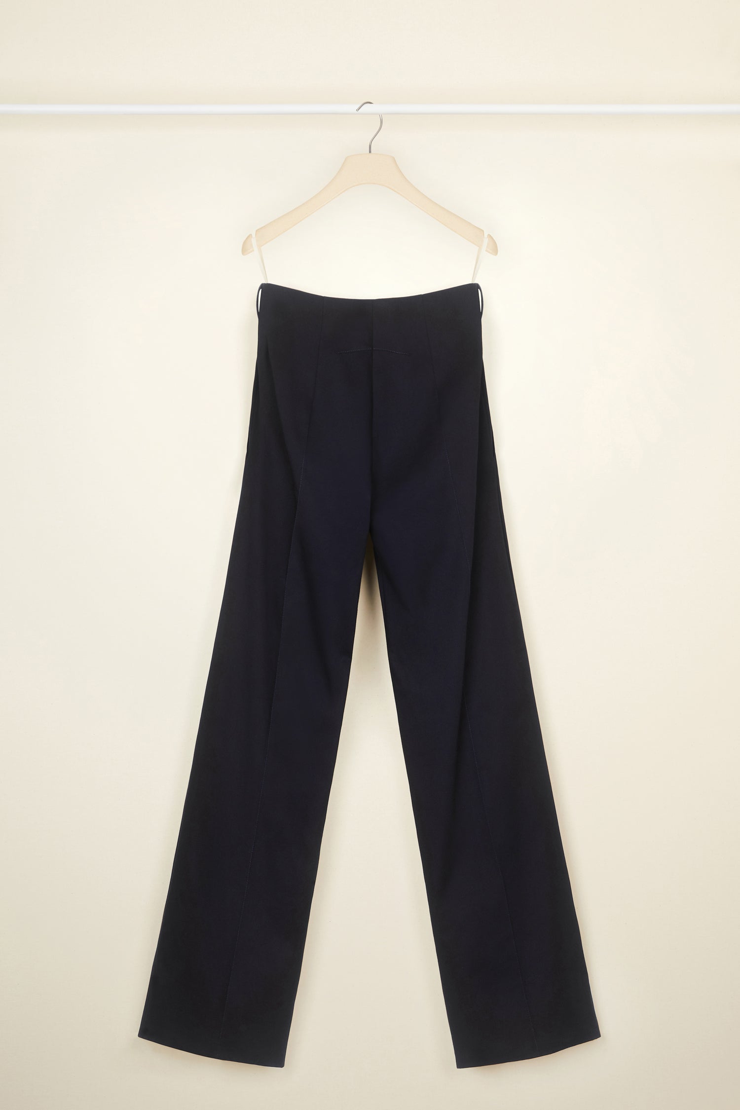 Patou - Long tailored trousers in organic cotton - Night Blue - Flawless and carefree: tailoring by Patou.  Night Blue organic cotton trousers. Long straight leg. Fastens via a single JP-engraved button and zip at the front. Belt loops. Pockets at the sides. Signature curved seam and darts at the back.