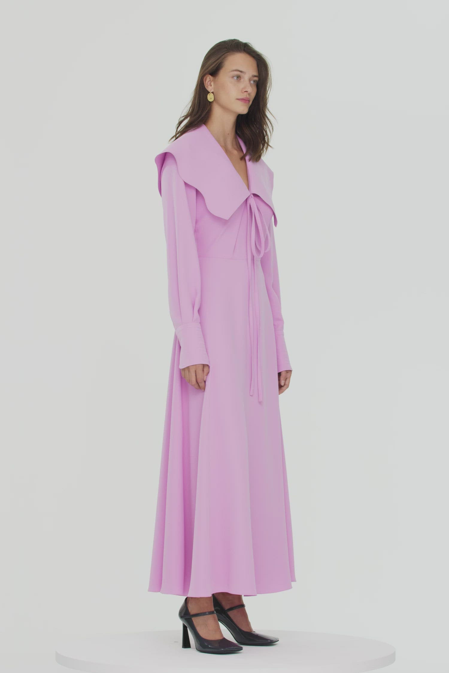Patou - Oversized collar maxi dress in recycled cady - Lilac - The Patou touch? A spectacular collar. Lilac recycled cady maxi dress. Oversized collar featuring topstitching detailing all over with tie fastening at the front. Long sleeves with topstitched cuffs fastened via engraved gold-coloured buttons. Zip fastening at the side.