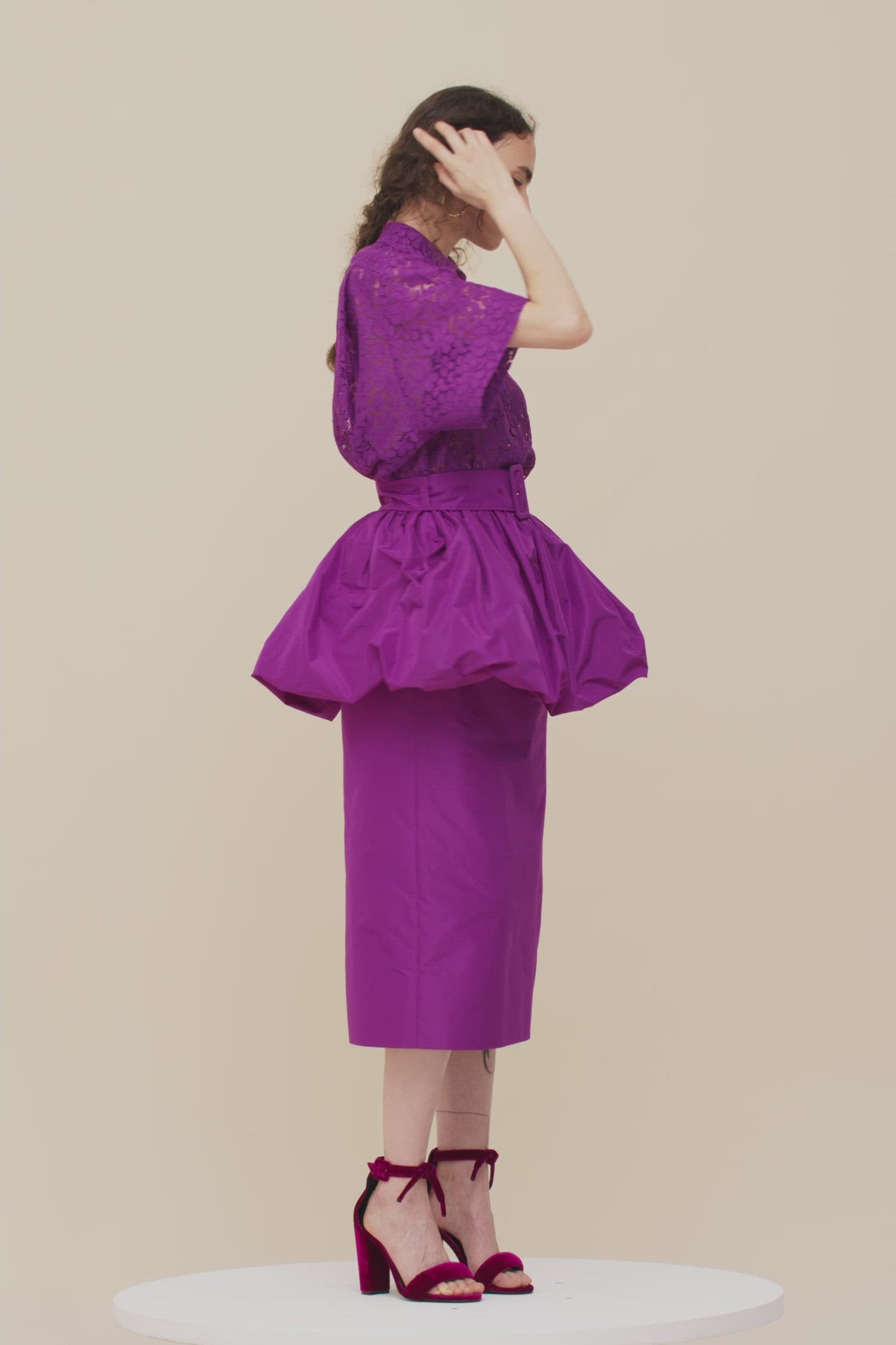 Patou - Double layer skirt in eco-friendly faille - Anemone - A Patou peplum that is light as a bubble. Anemone purple eco-friendly faille skirt. Two-layer construction with bubble peplum top layer. Belted waist with adjustable buckle and Patou lettering logo embroidery. Midi pencil skirt with a back slit.